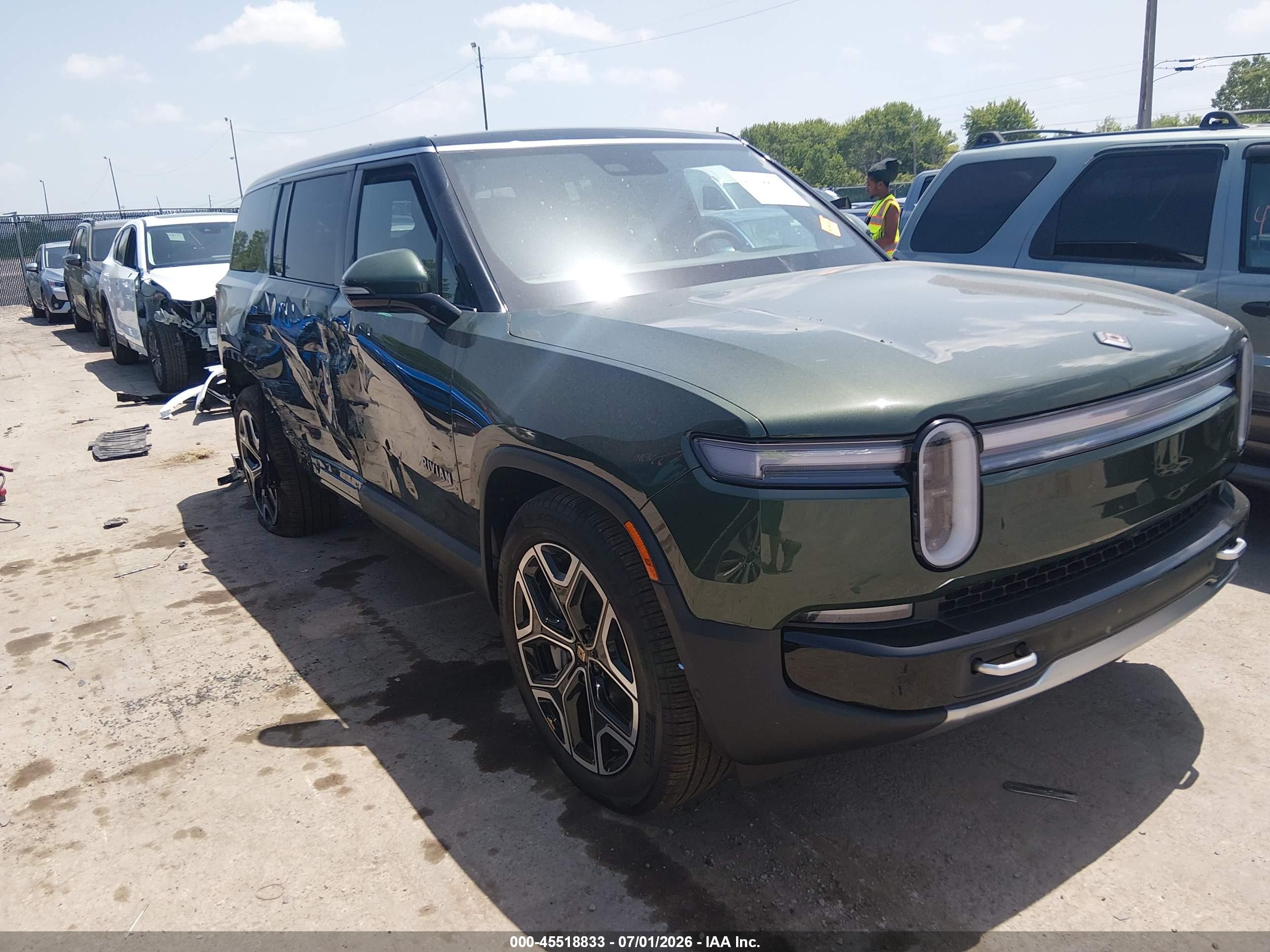 2026 Rivian R1S, VIN 7PDSGCBA0TN093744 — Side