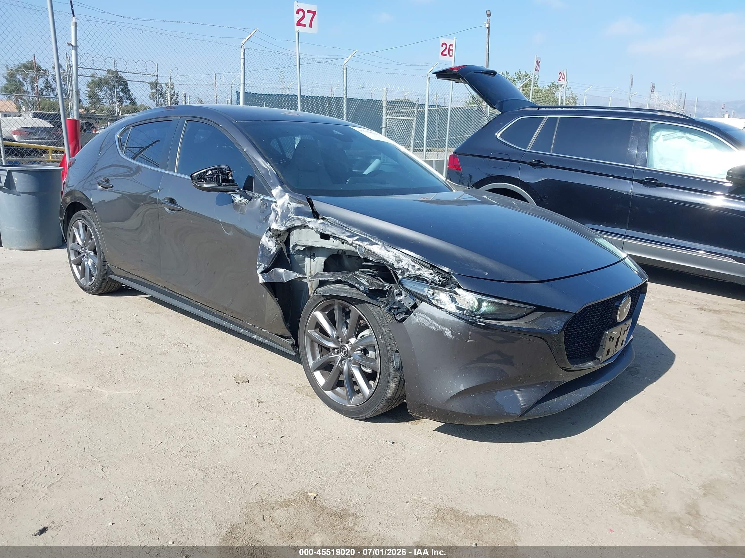 2019 Mazda 3 Preferred, VIN JM1BPAMM0K1138884 — Front end