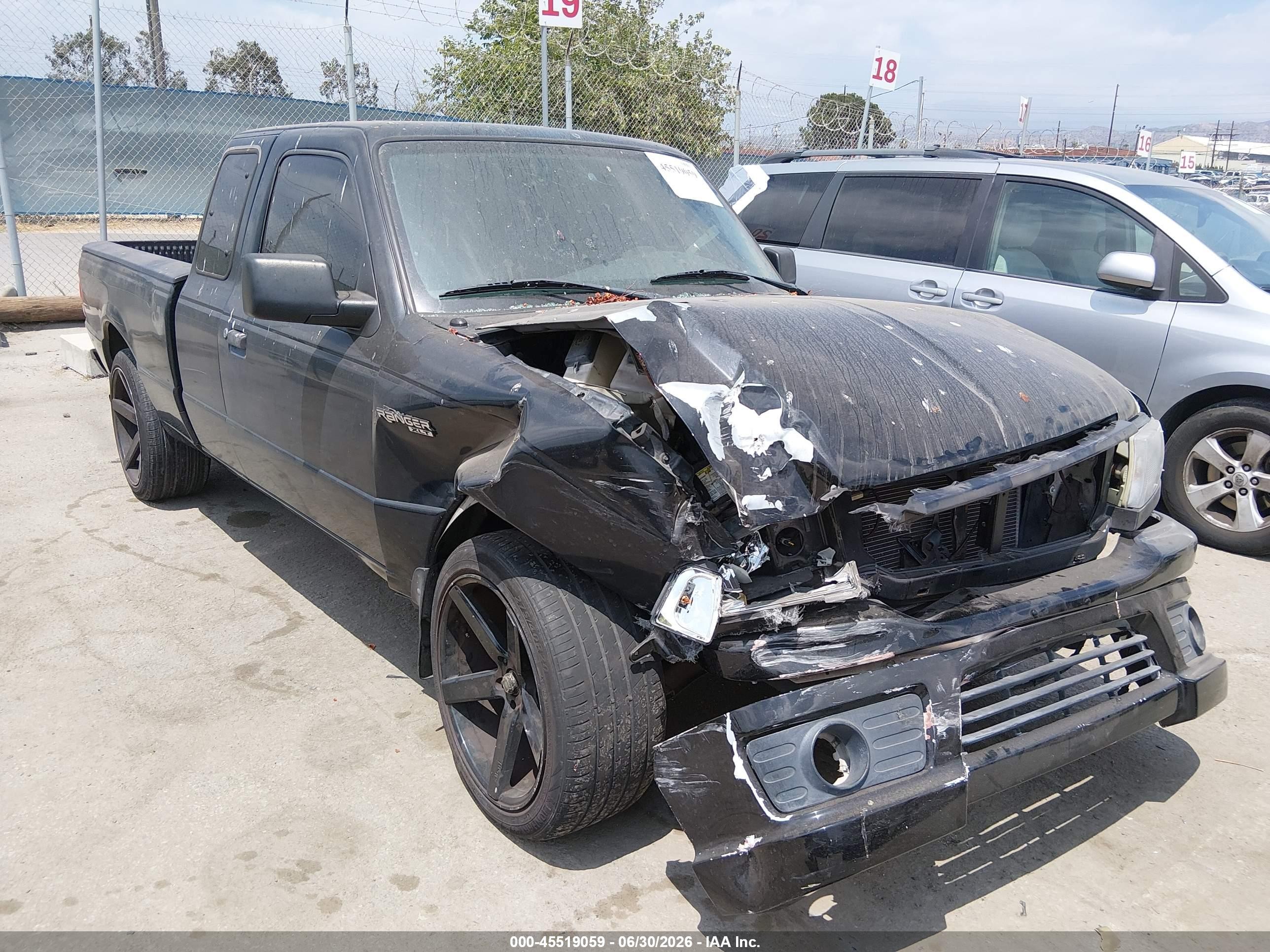 1999 Ford Ranger XL, VIN 1FTYR14CXXPB78468 — Front end