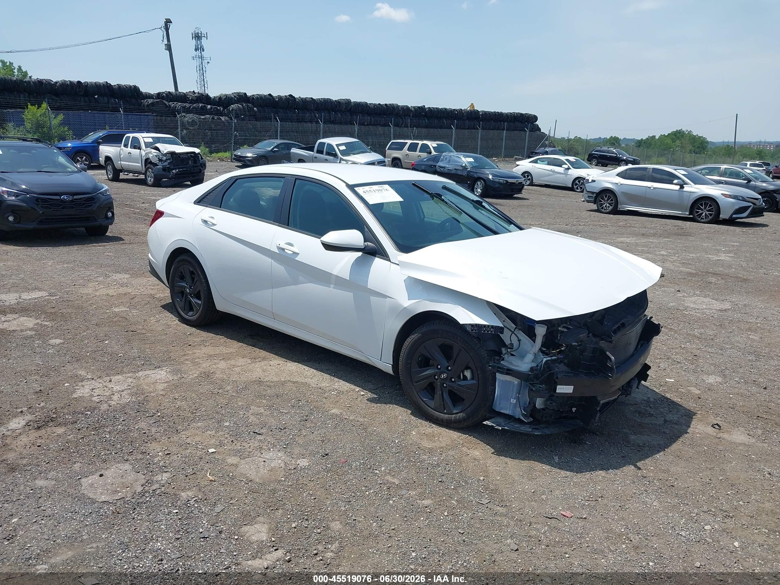 2022 Hyundai Elantra SEL, VIN 5NPLS4AG0NH077939 — Front end