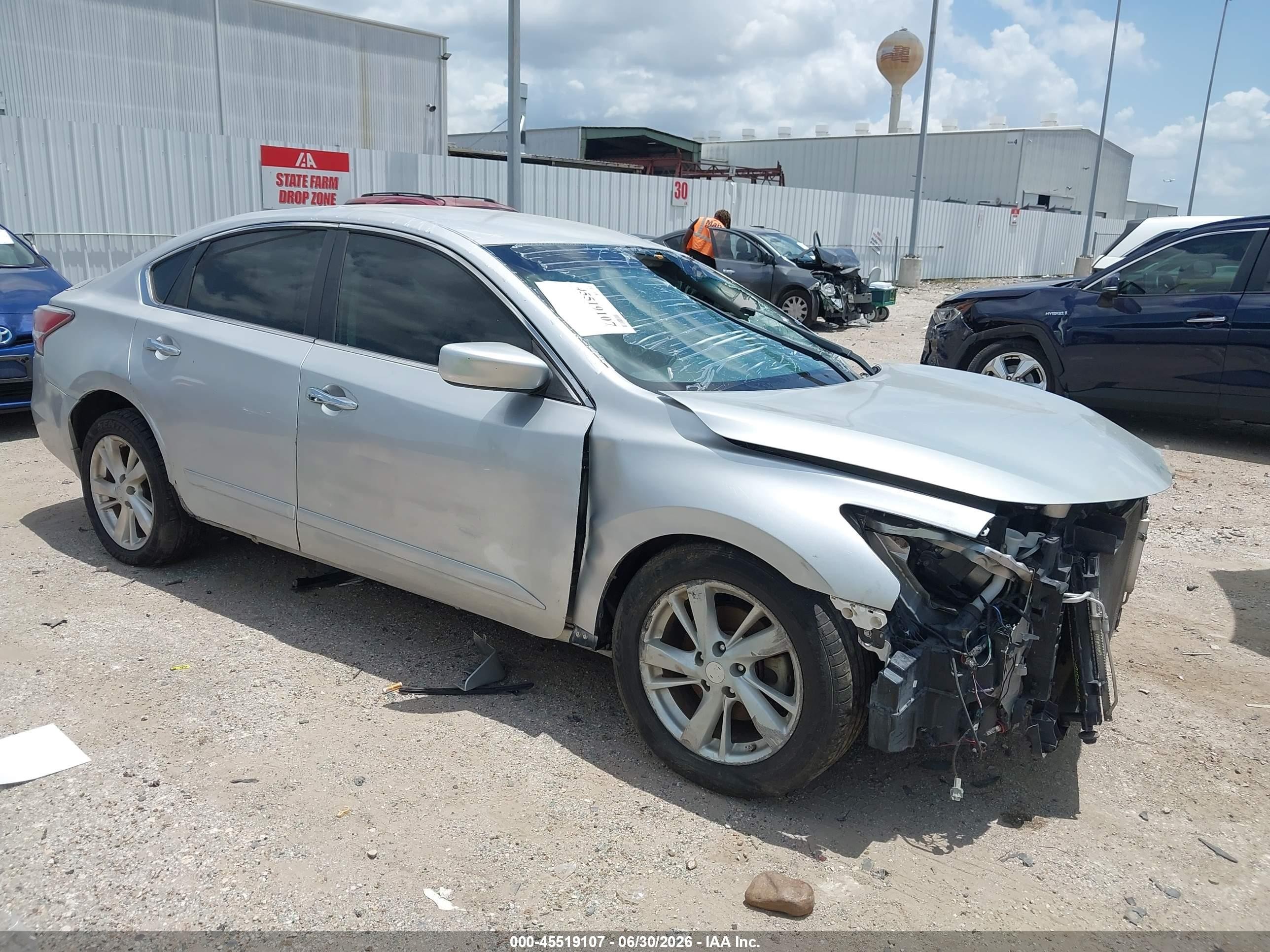 2014 Nissan Altima 2.5, VIN 1N4AL3AP1EN221339 — Front end