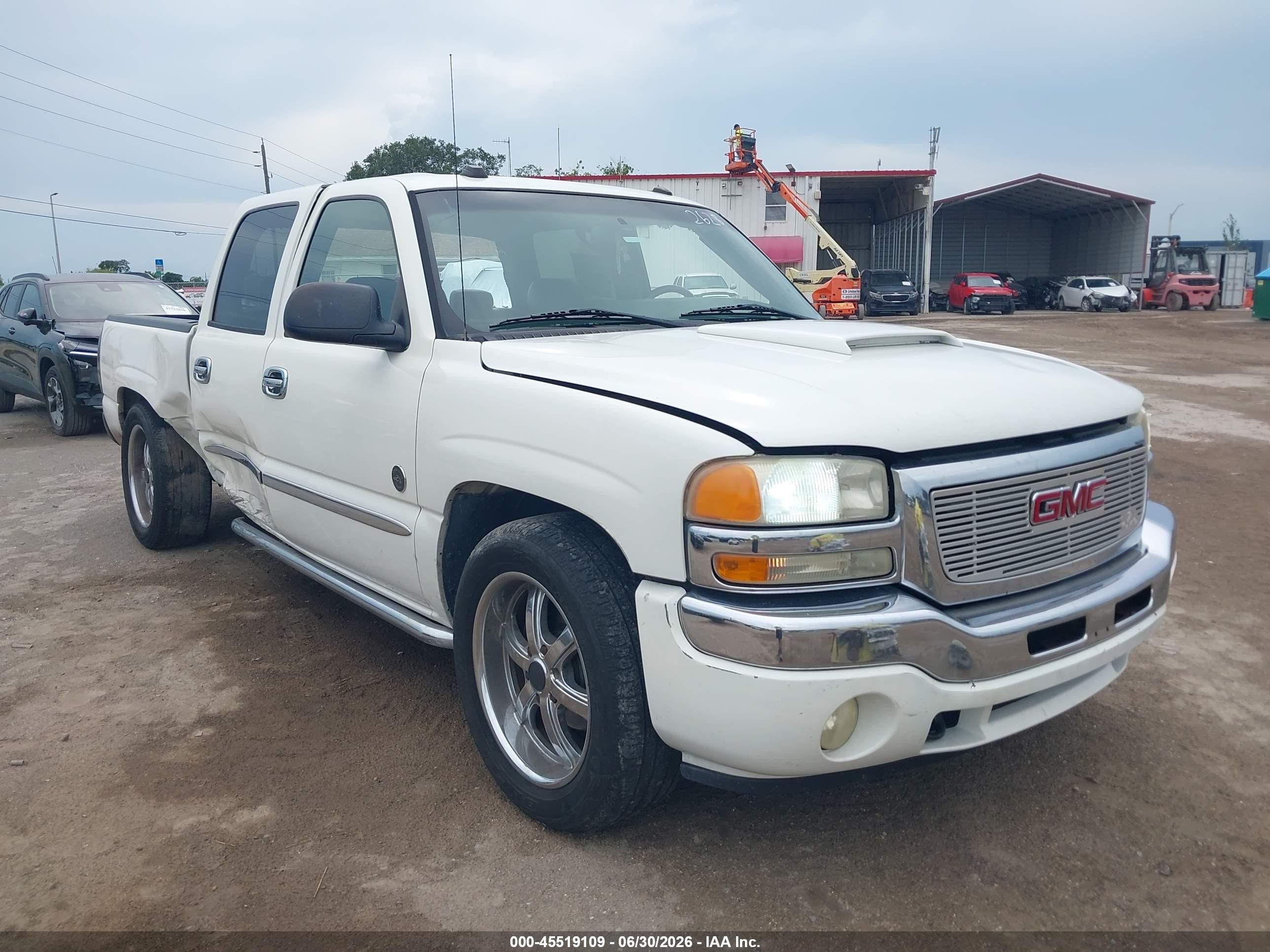 2005 GMC Sierra 1500 SLT, VIN 2GTEC13T751305323 — Side