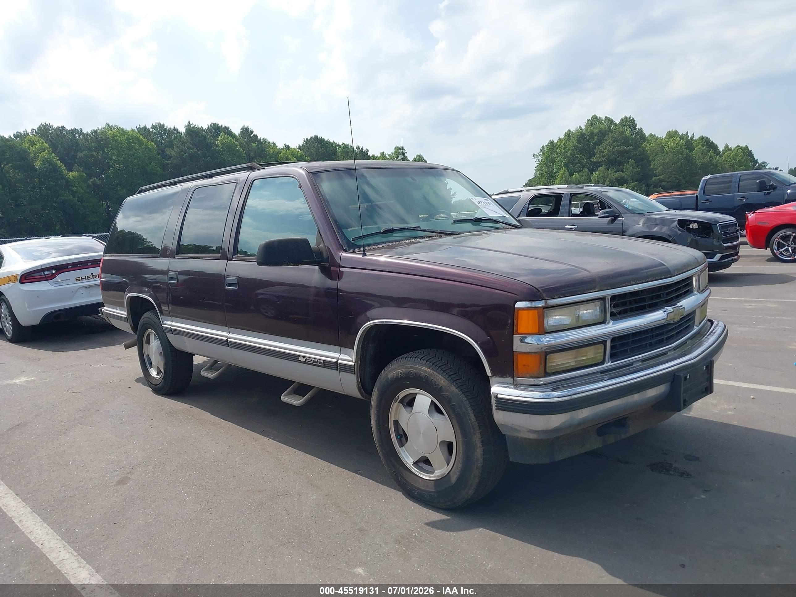1997 Chevrolet Suburban, VIN 1GNFK16R4VJ411801 — Normal wear