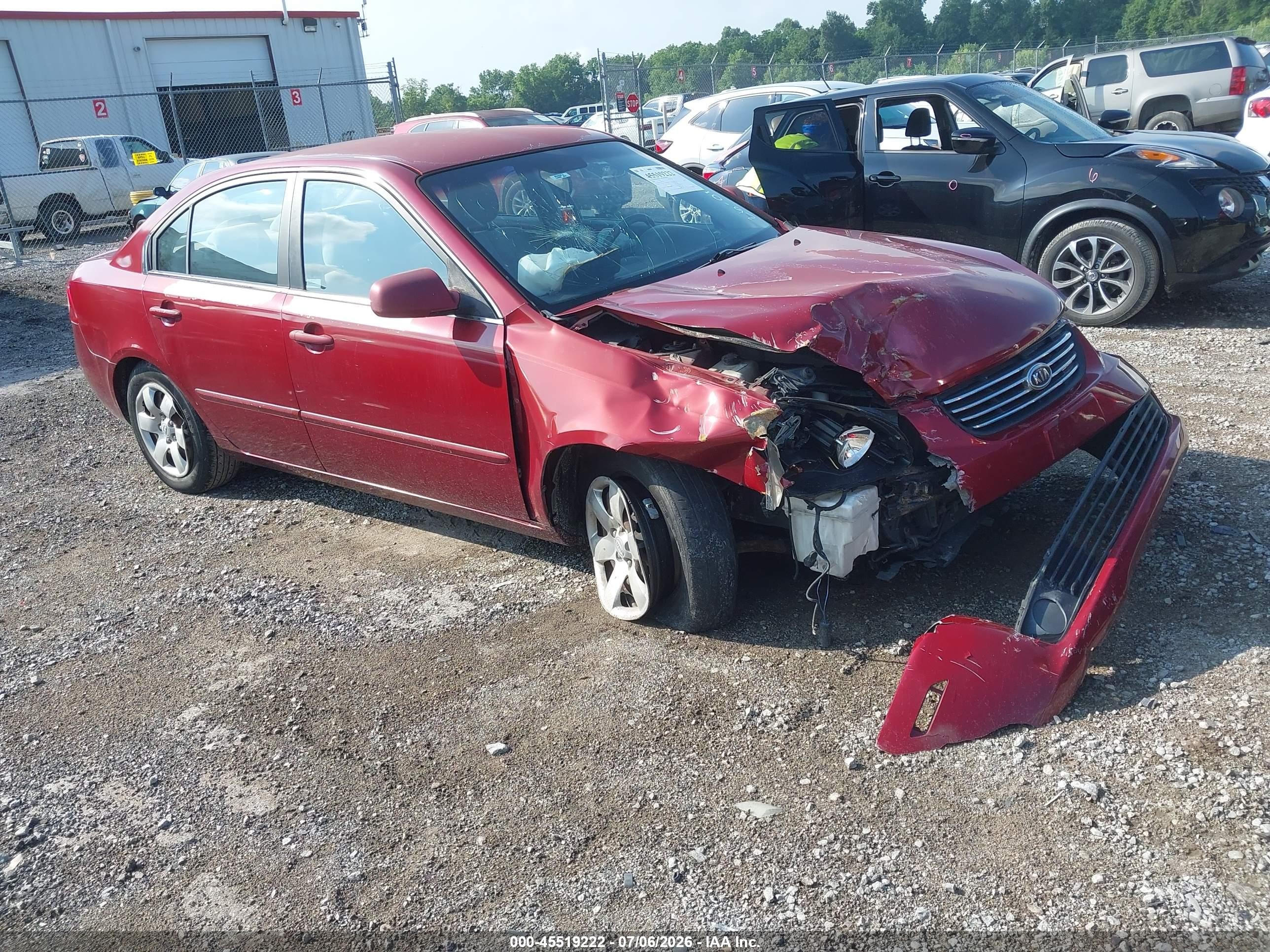 2008 Kia Optima EX, VIN KNAGE123485222615 — Перед