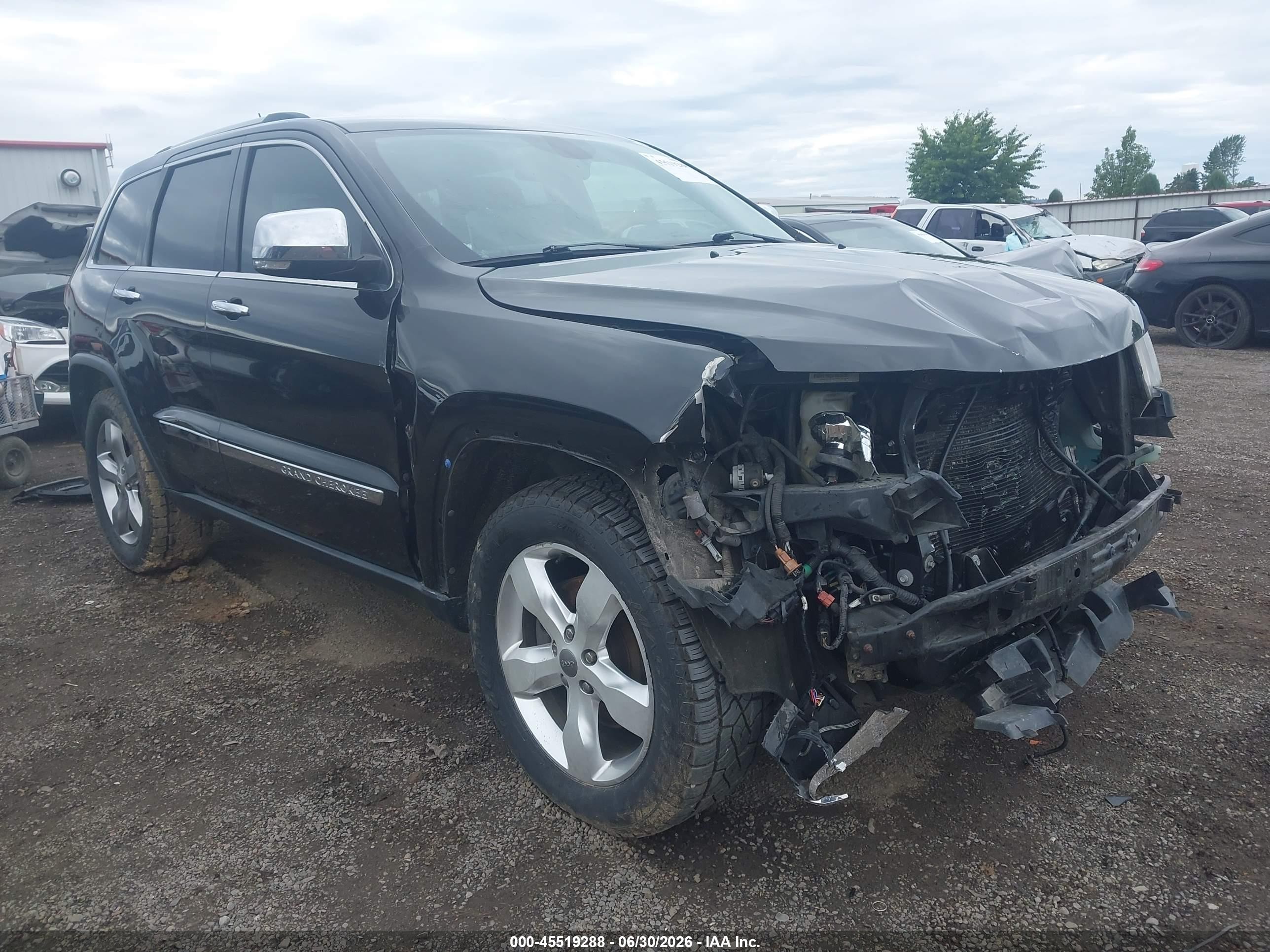 2013 Jeep Grand Cherokee Overland, VIN 1C4RJFCT3DC614851 — Front end