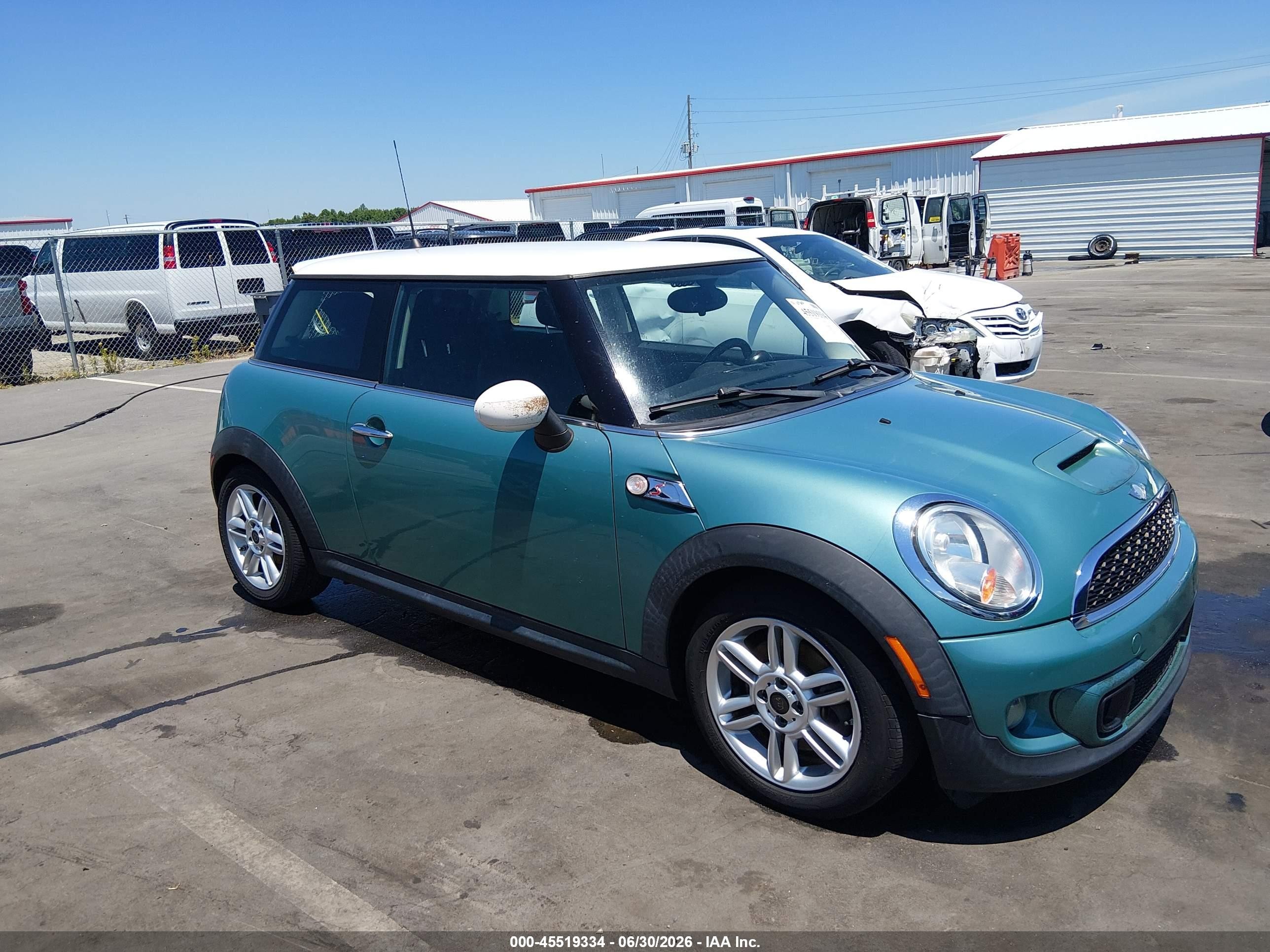 2012 MINI Hardtop S, VIN WMWSV3C5XCTY27345 — Front end
