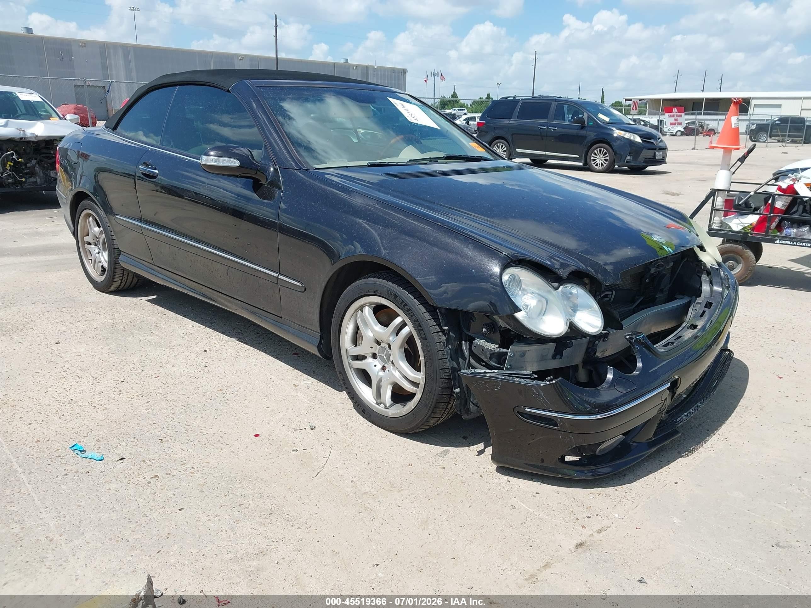 2004 Mercedes-Benz CLK 500, VIN WDBTK75G04T009600 — Перед