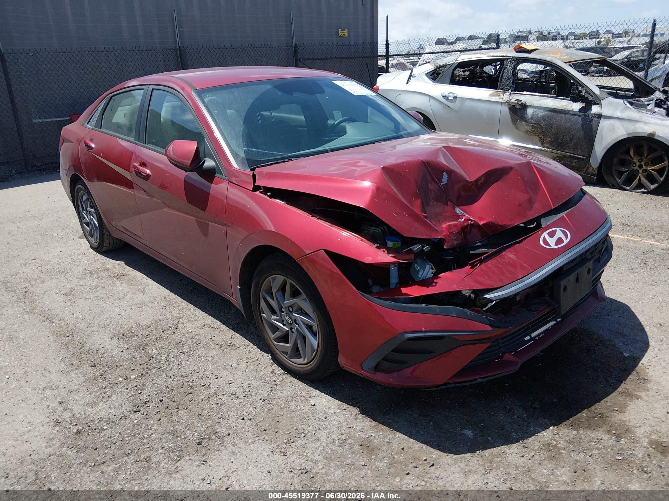 2024 Hyundai Elantra SEL, VIN KMHLM4DG5RU711372 — Front end