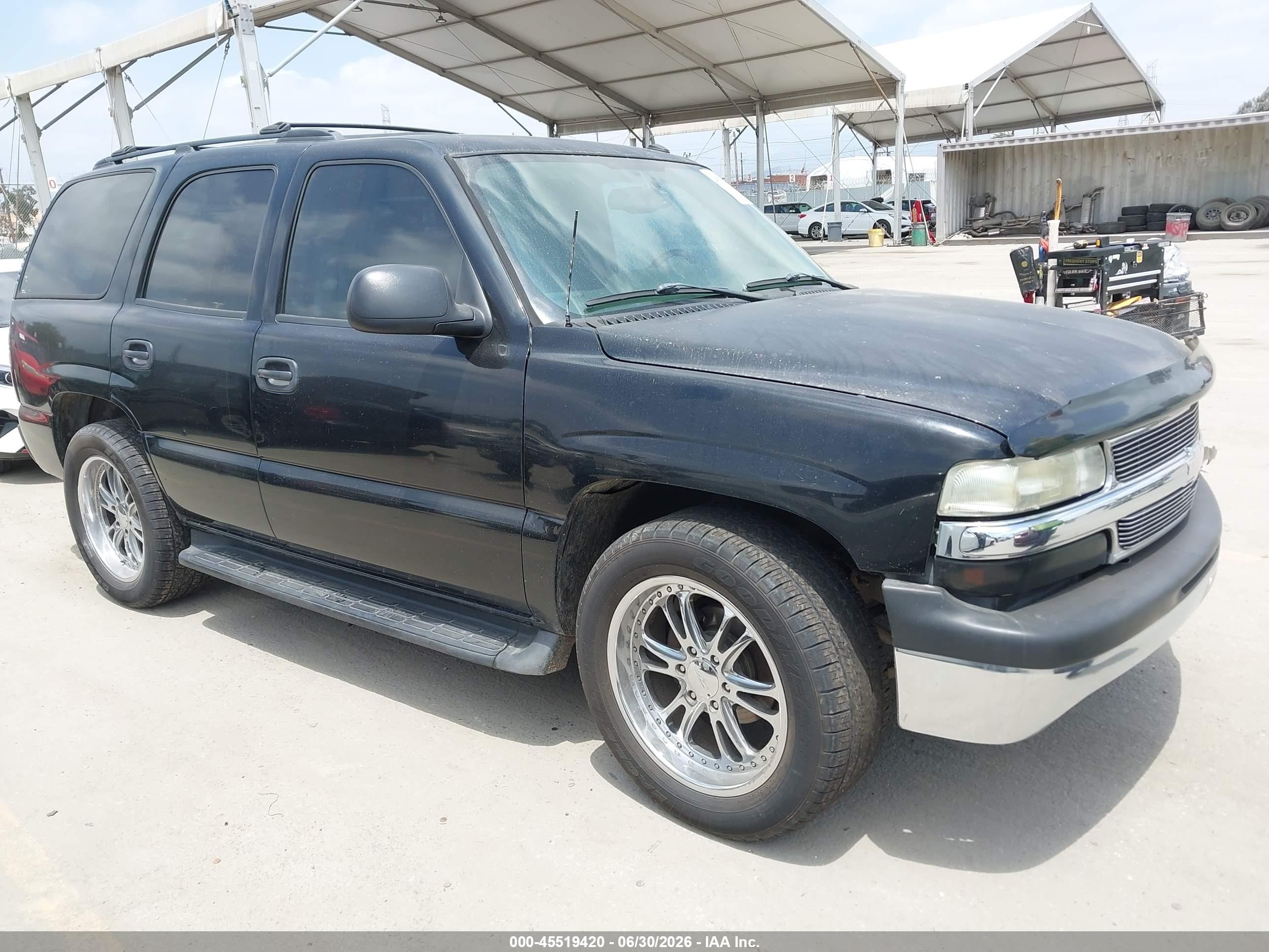 2005 Chevrolet Tahoe LS, VIN 1GNEC13V05R260614 — Бок