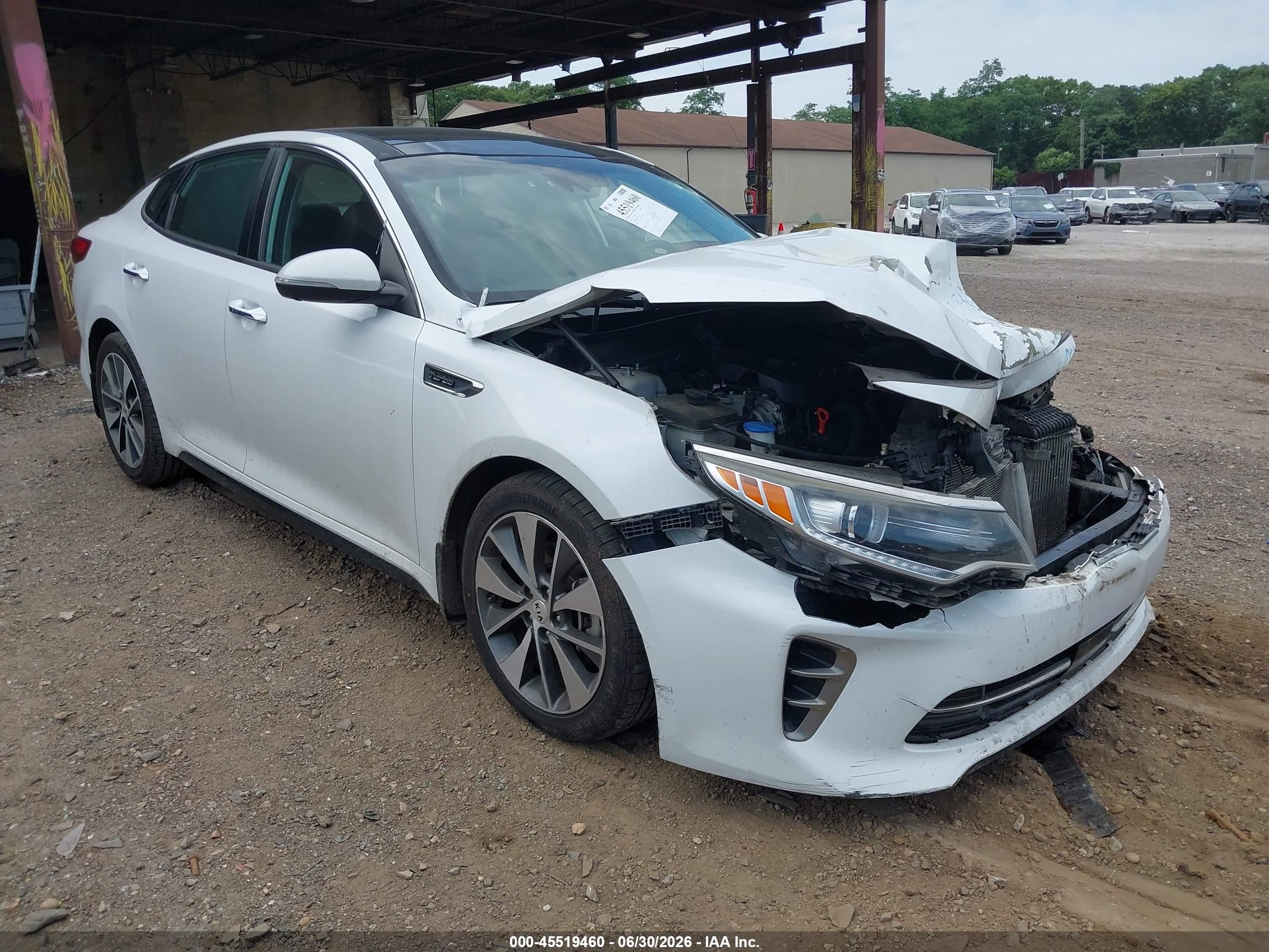 2016 Kia Optima SX Turbo, VIN 5XXGW4L22GG013522 — Front end