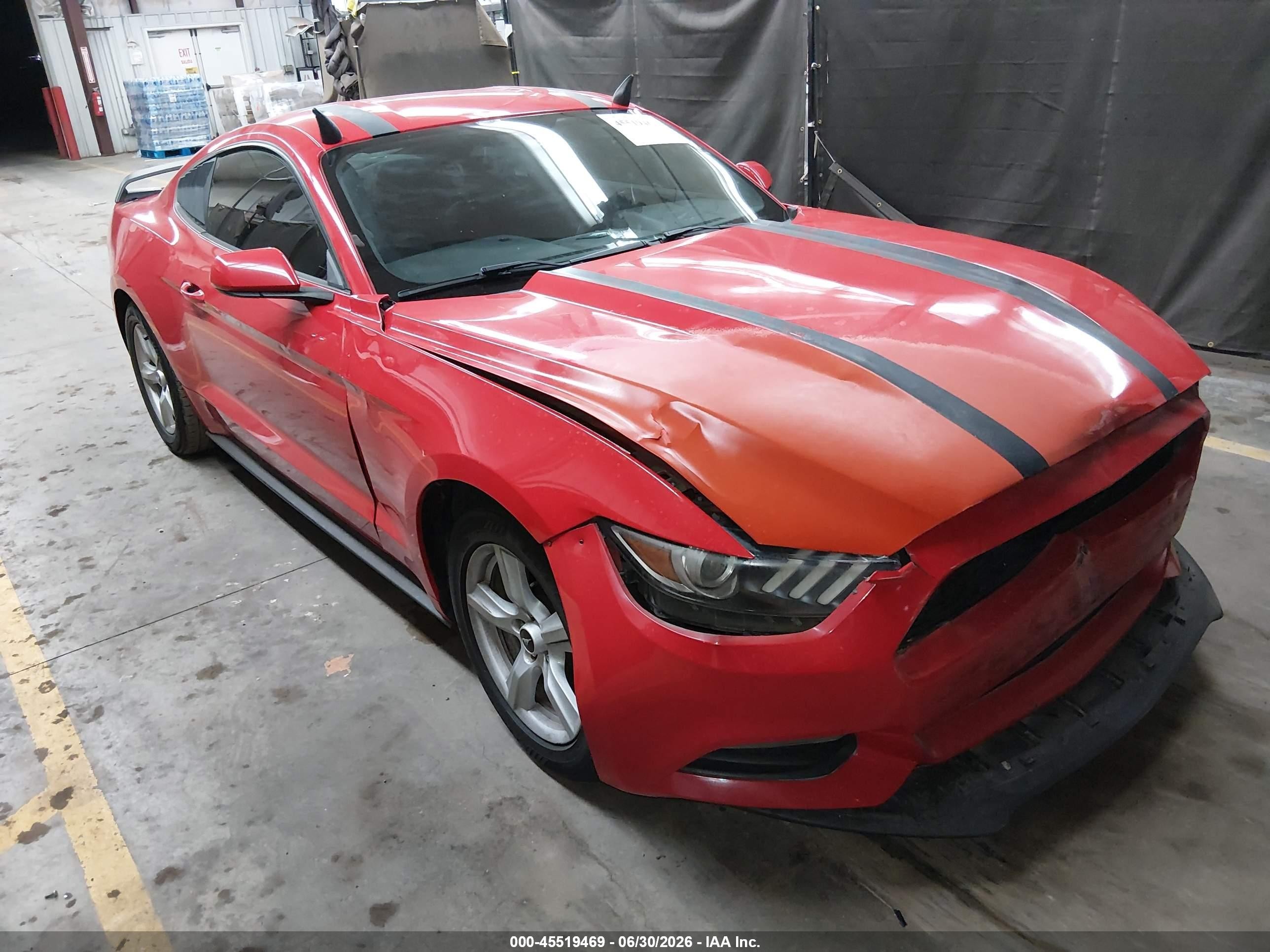 2016 Ford Mustang V6, VIN 1FA6P8AM6G5215892 — Front end