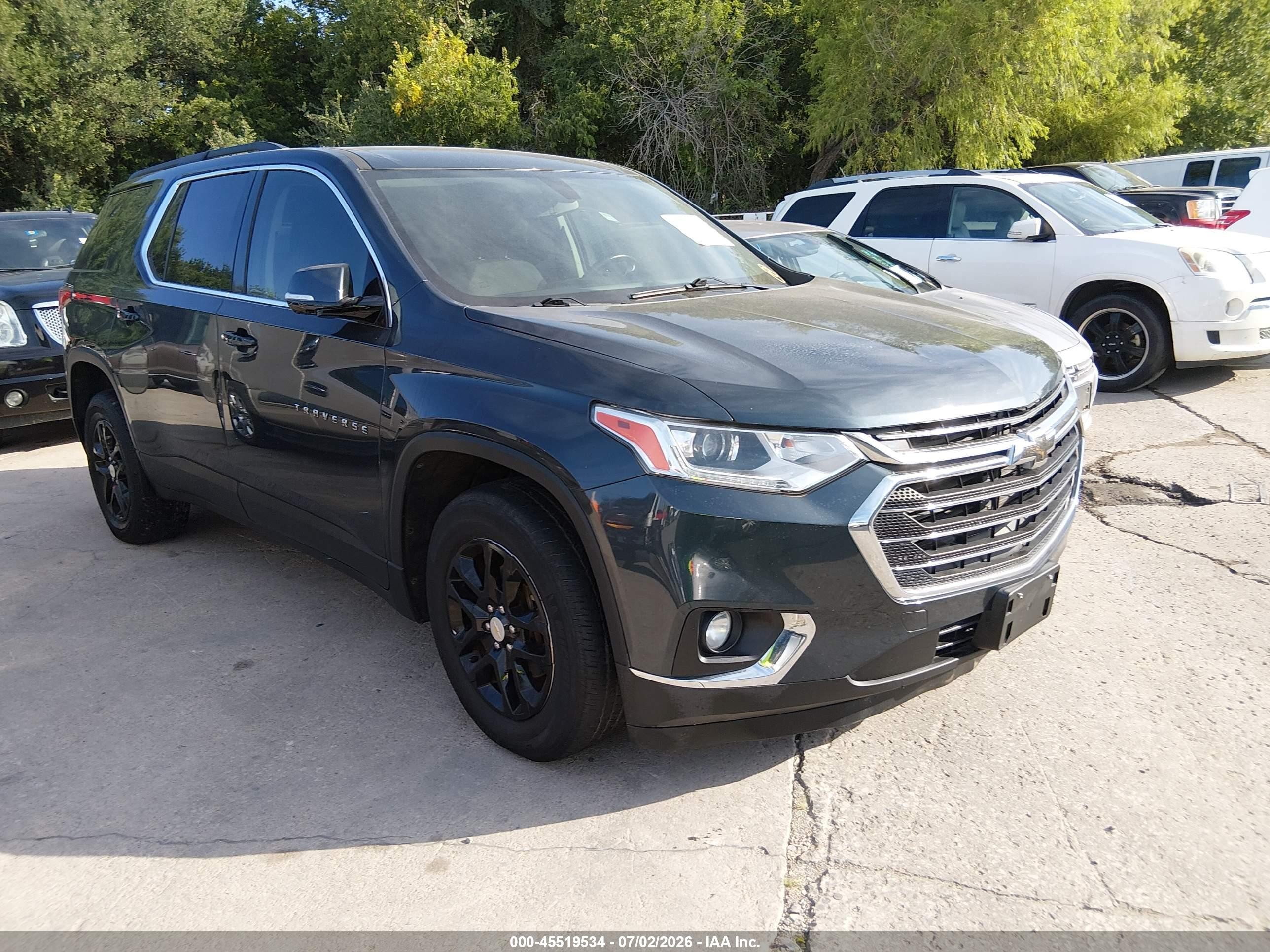 2019 Chevrolet Traverse LT Cloth, VIN 1GNEVGKW6KJ123078 — Front end
