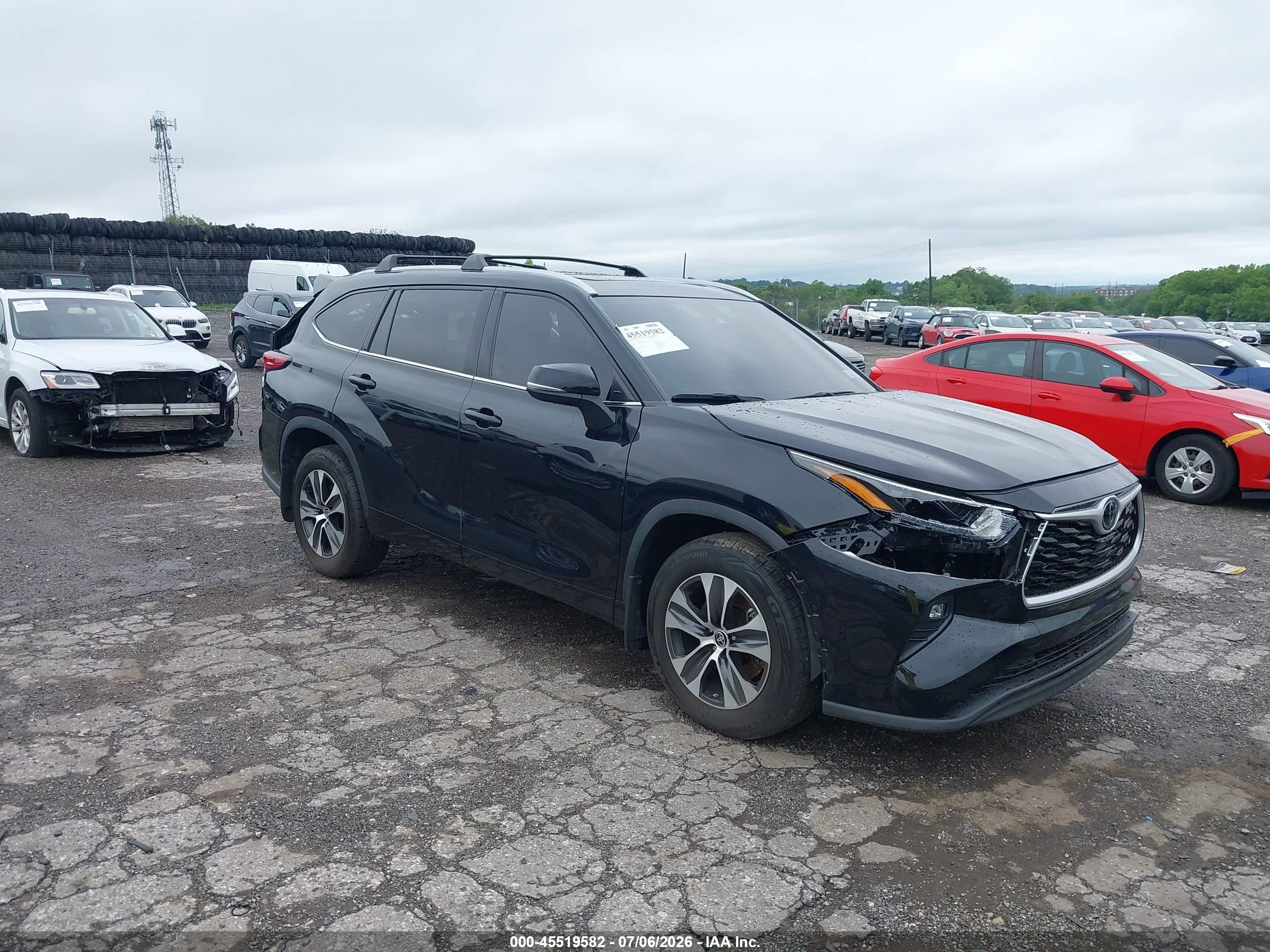 2022 Toyota Highlander XLE, VIN 5TDGZRBH9NS234654 — Rear end