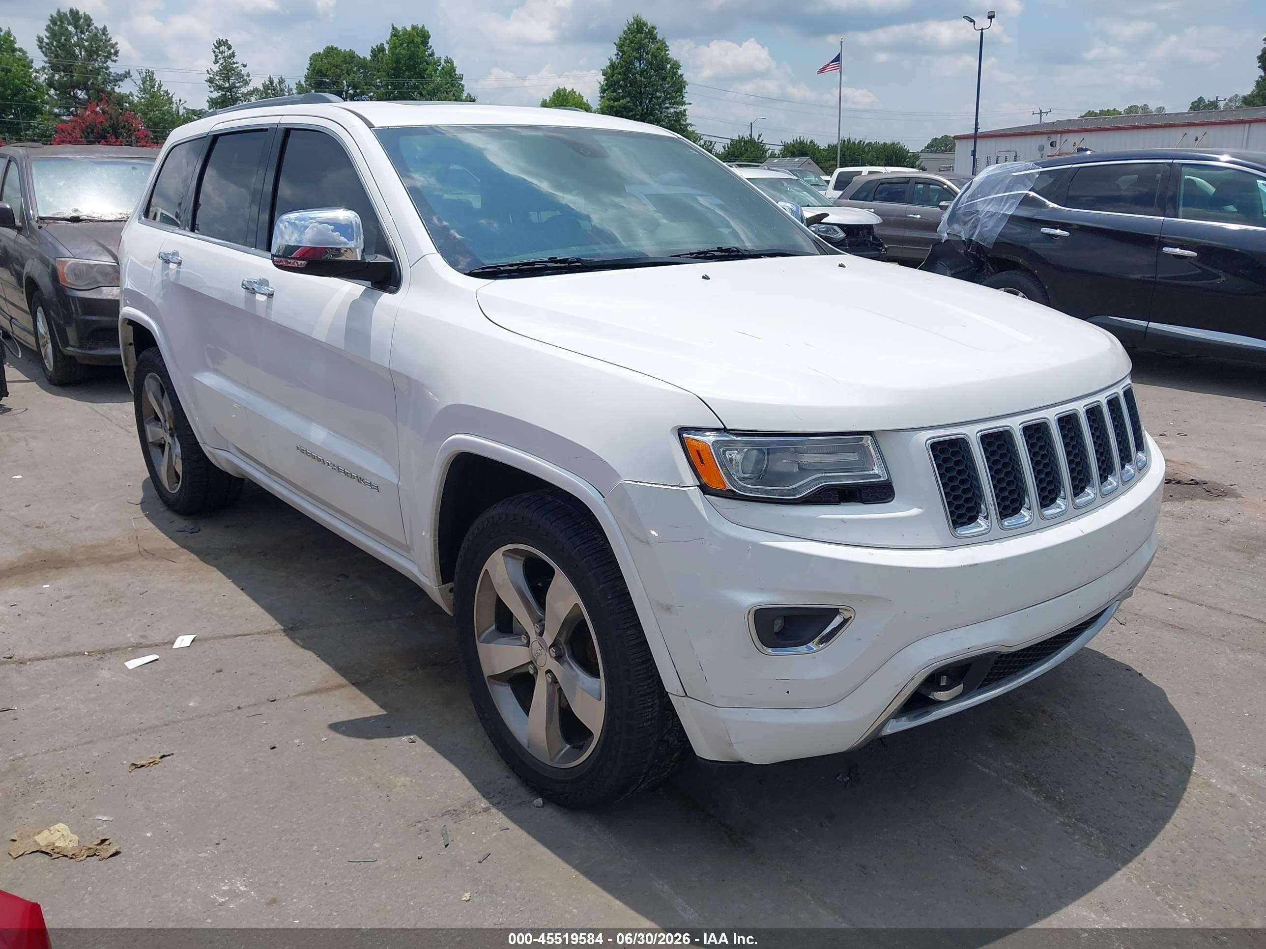 2016 Jeep Grand Cherokee Overland, VIN 1C4RJECG3GC500950 — Normal wear