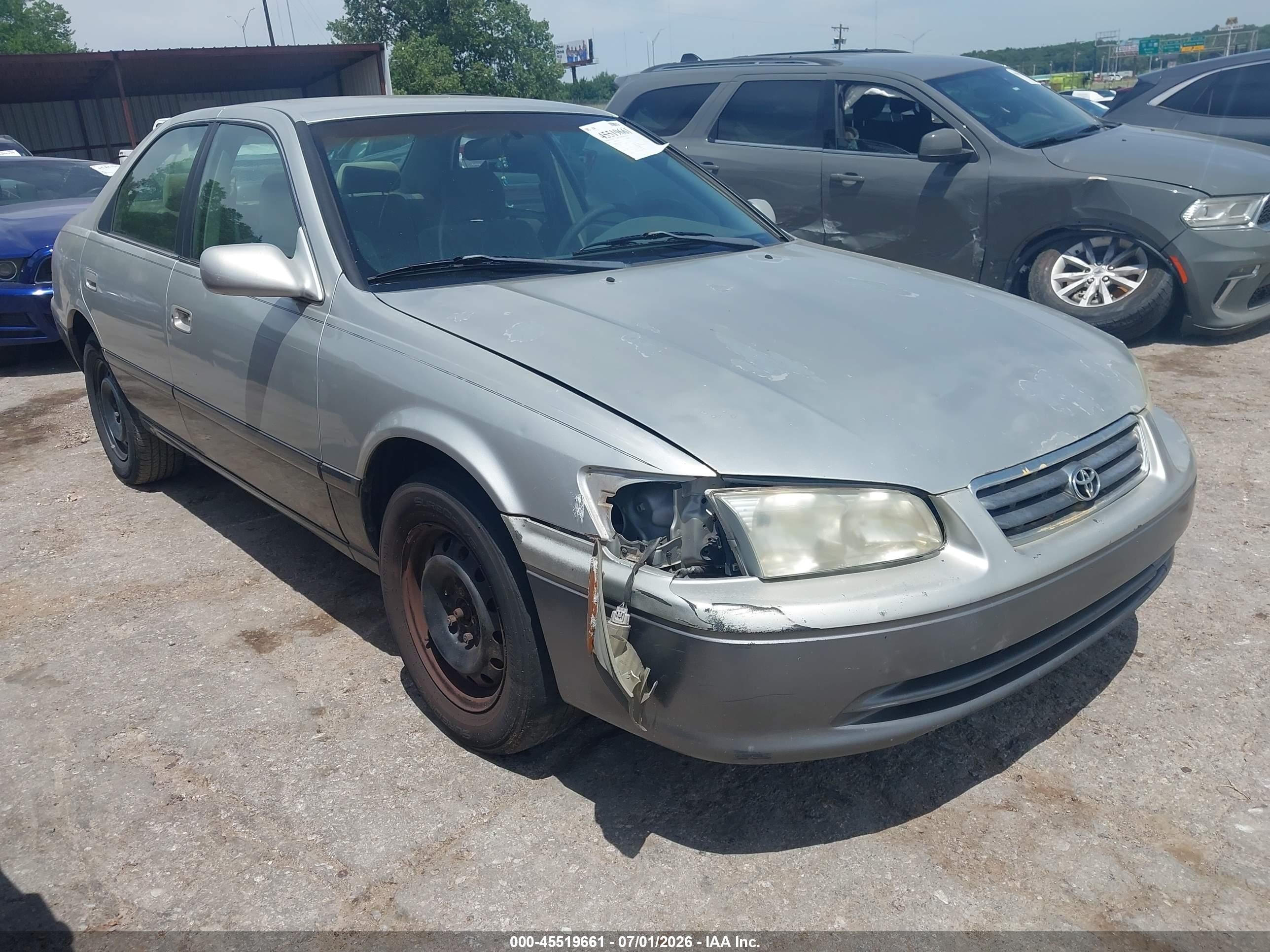 2001 Toyota Camry LE, VIN 4T1BG22K51U052051 — Normal wear