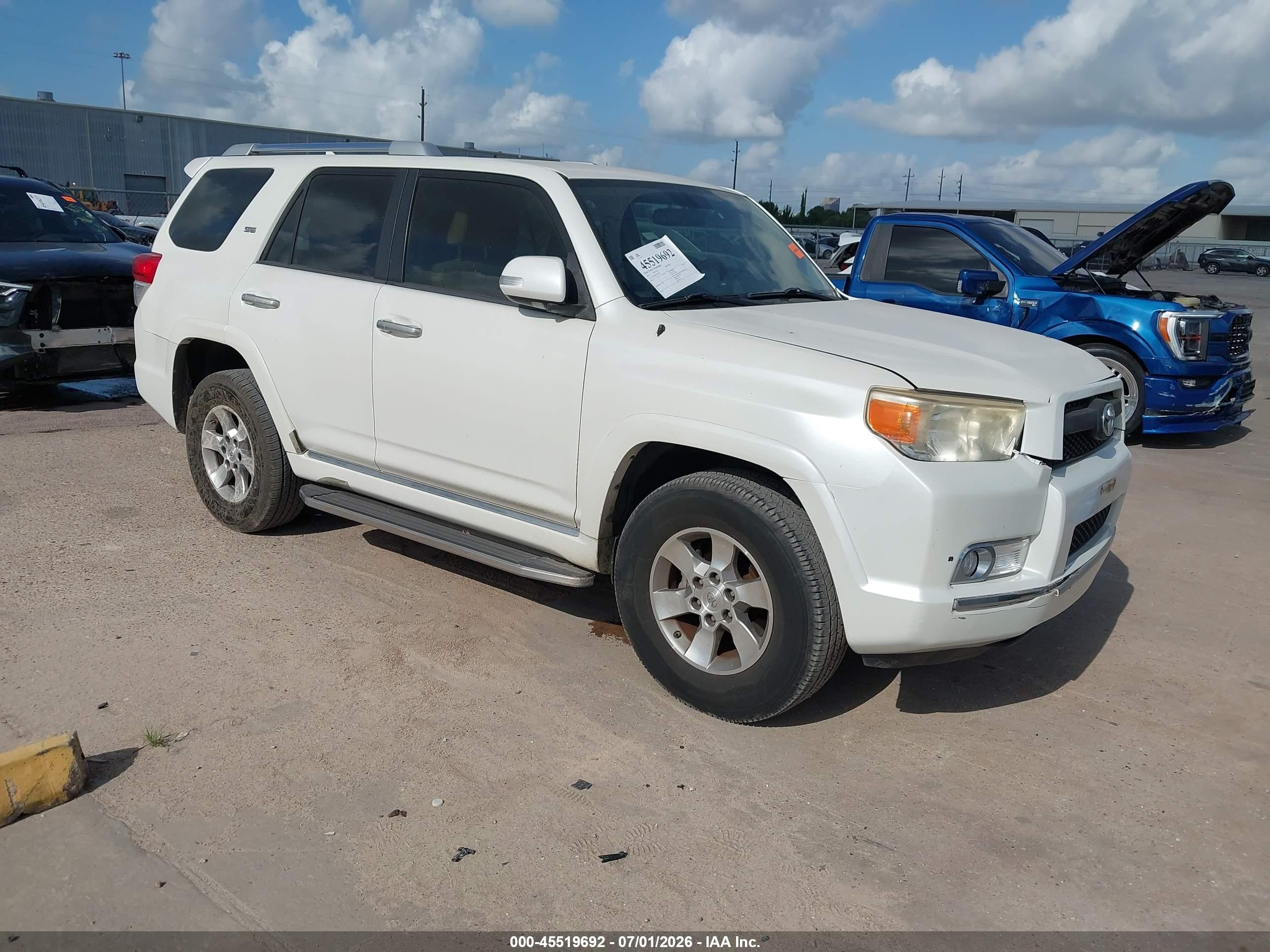 2012 Toyota 4Runner SR5, VIN JTEZU5JRXC5038795 — Front end