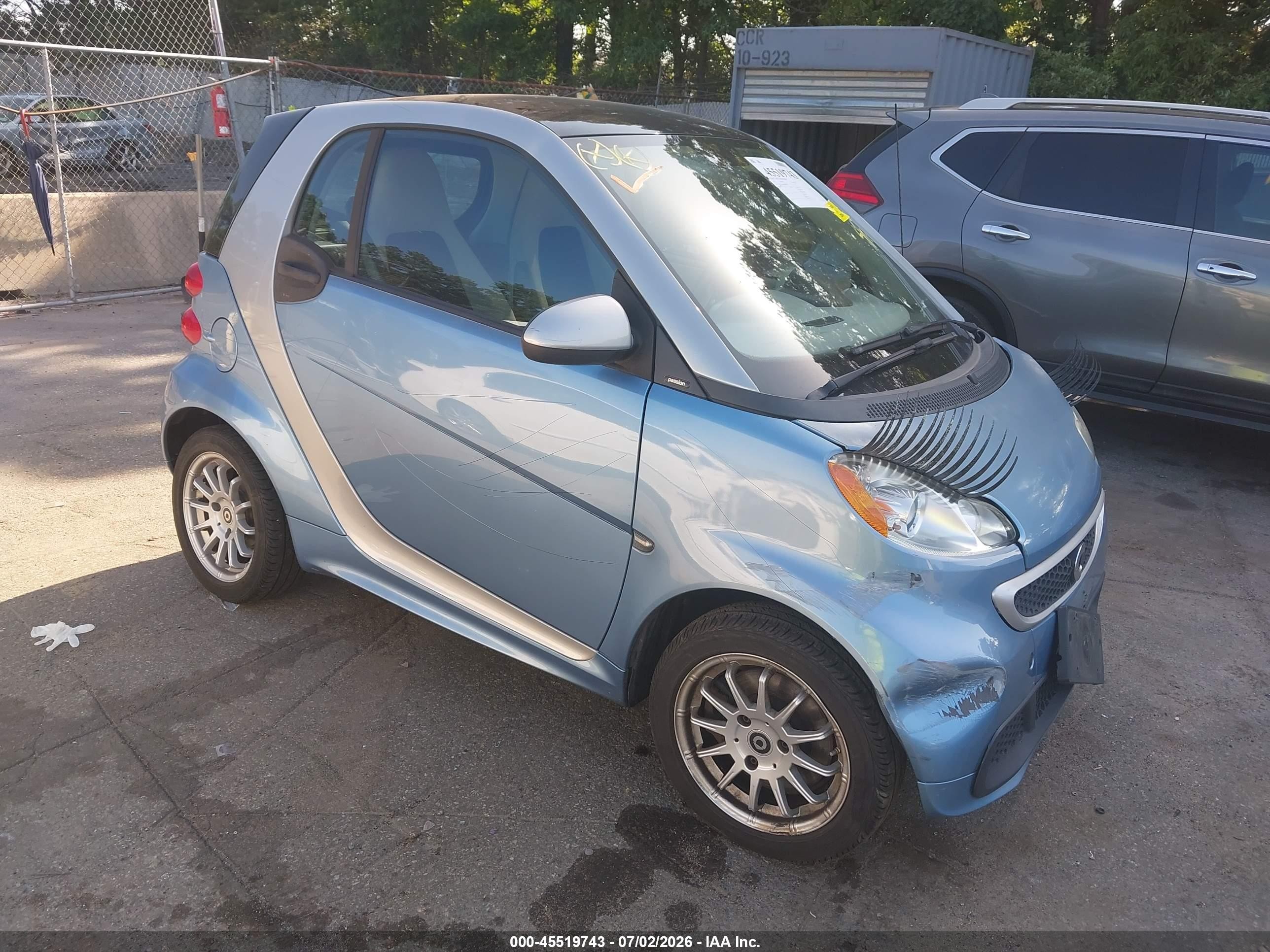 2013 Smart fortwo Pure, VIN WMEEJ3BA1DK601472 — Зад