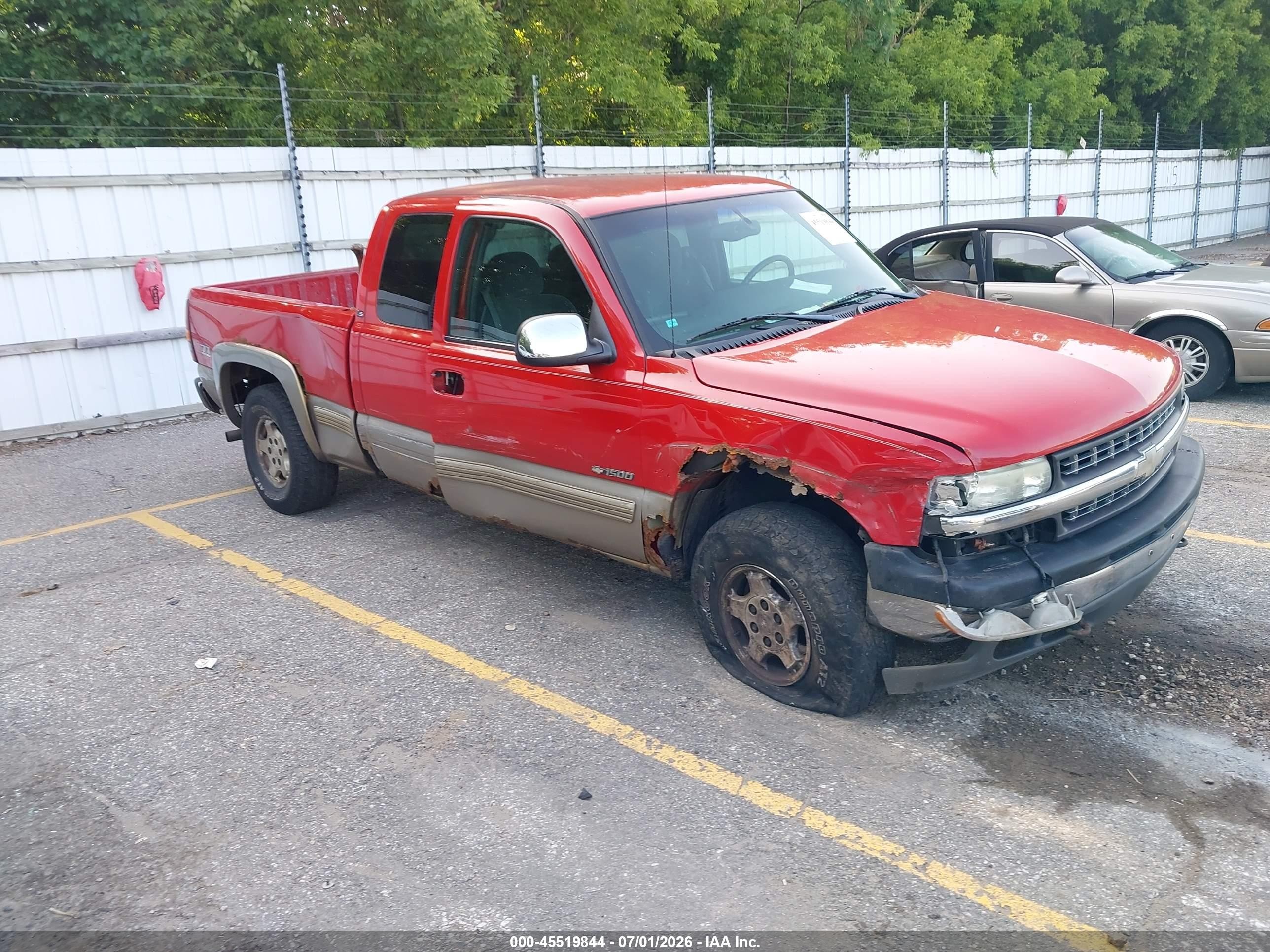 2002 Chevrolet Silverado 1500 LS, VIN 2GCEK19T121422787 — Бок