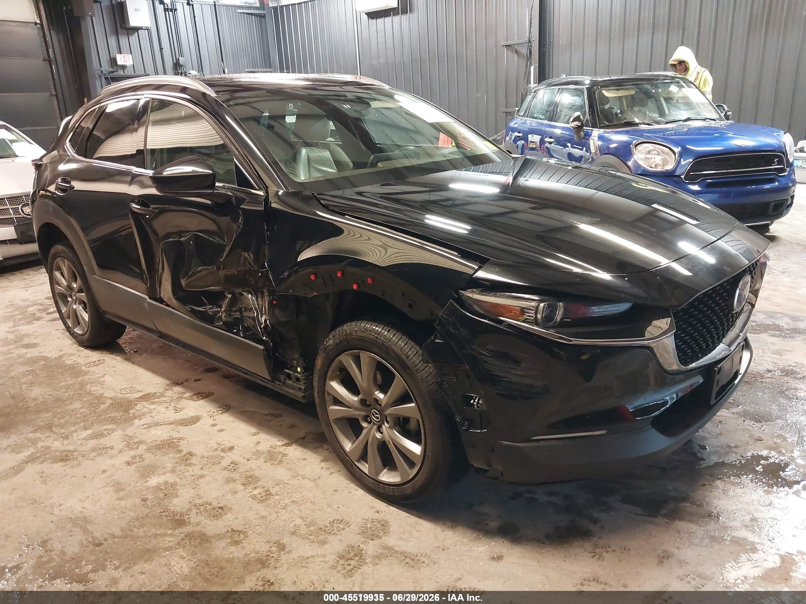 2020 Mazda CX-30 Premium, VIN 3MVDMBEMXLM106355 — Side