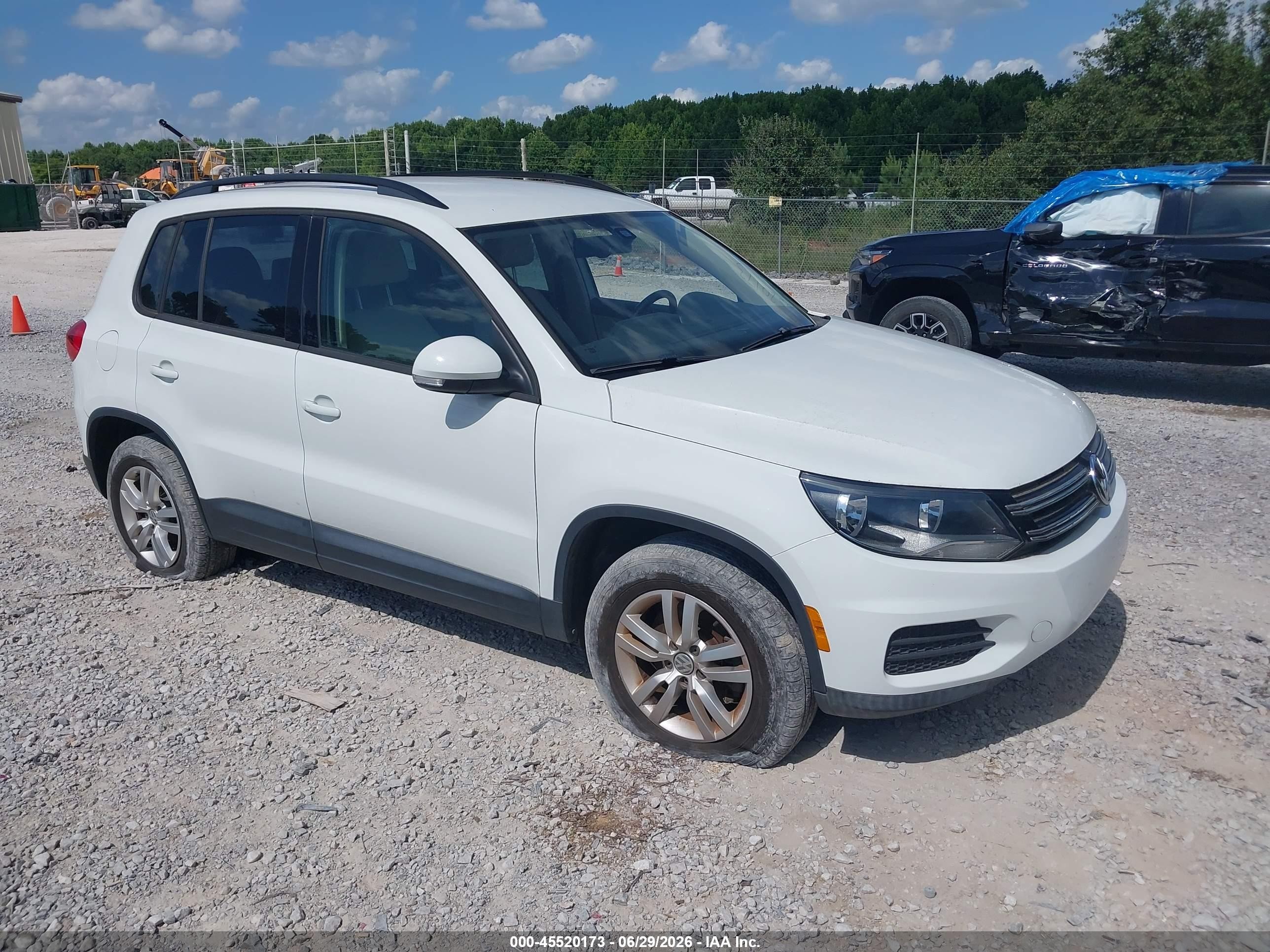 2016 Volkswagen Tiguan S, VIN WVGAV7AX1GW574359 — Normal wear