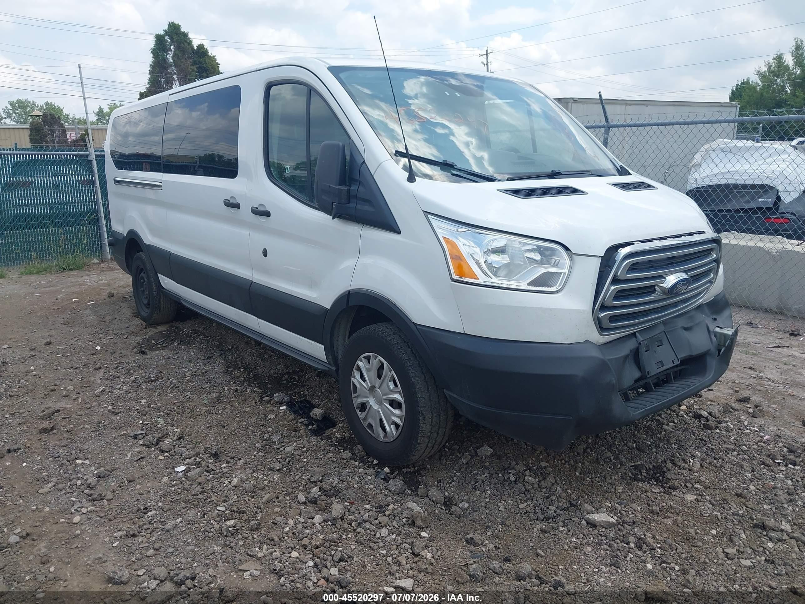 2019 Ford Transit Passenger XL, VIN 1FBZX2YM7KKA94721 — Front end
