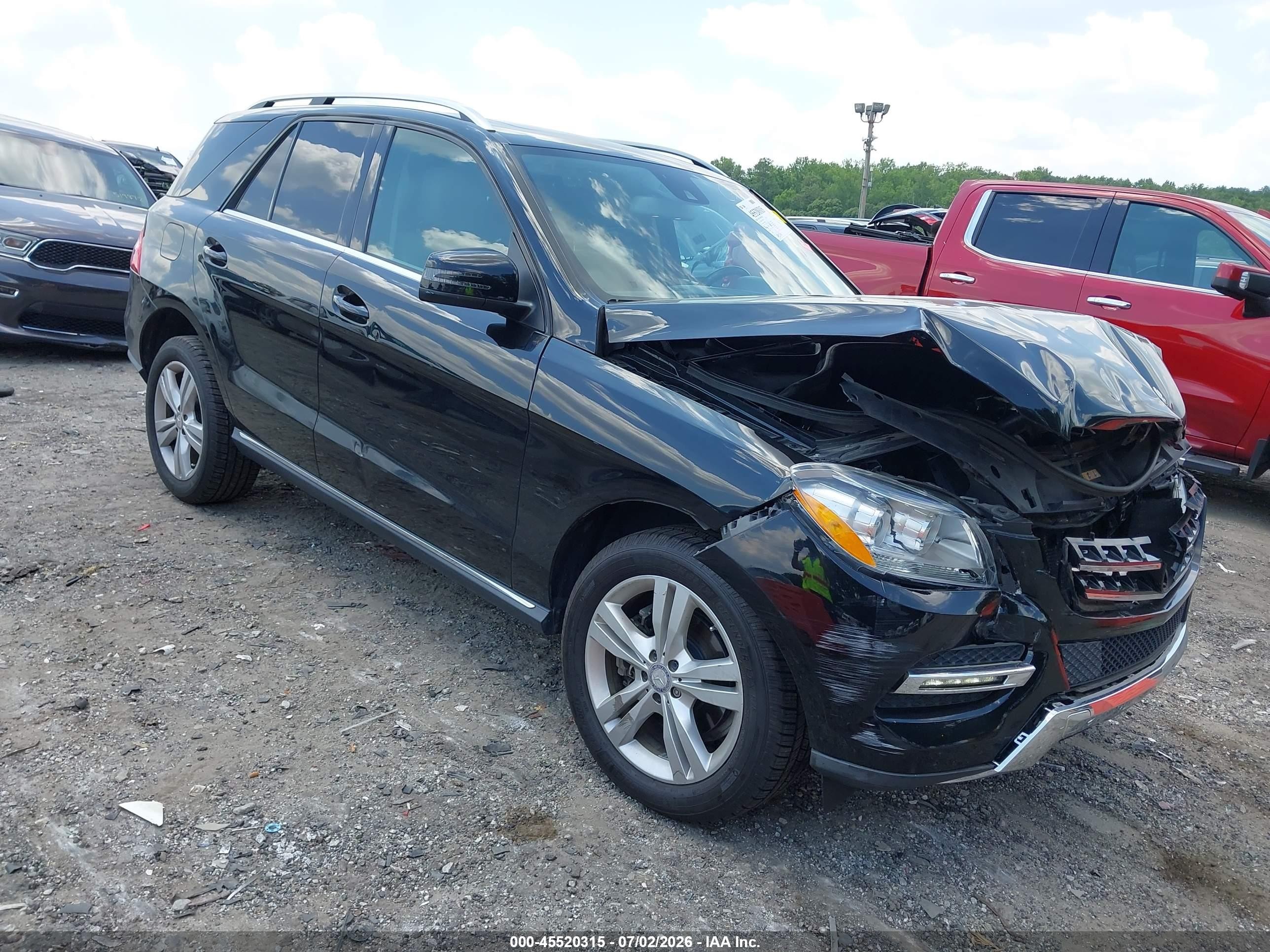 2013 Mercedes-Benz M 350, VIN 4JGDA5HB6DA235855 — Front end