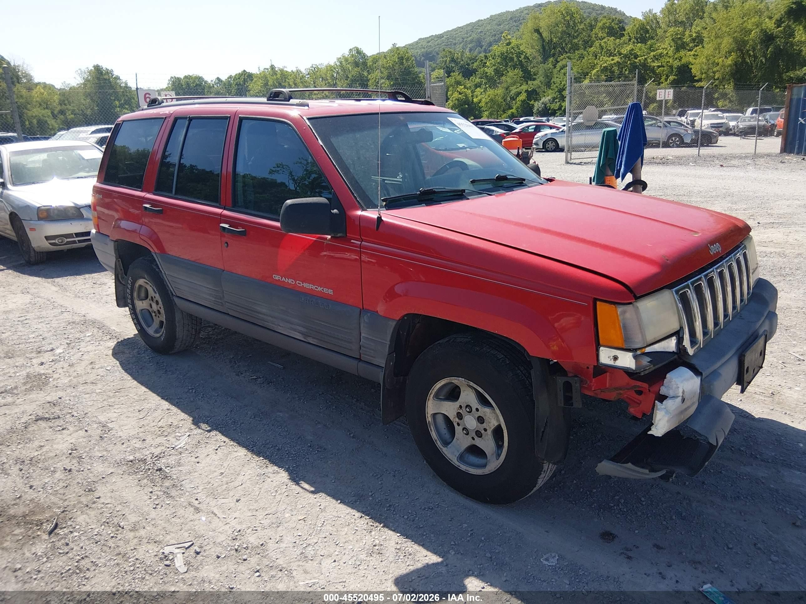 1998 Jeep Grand Cherokee Laredo, VIN 1J4GZ58S5WC132969 — Normal wear