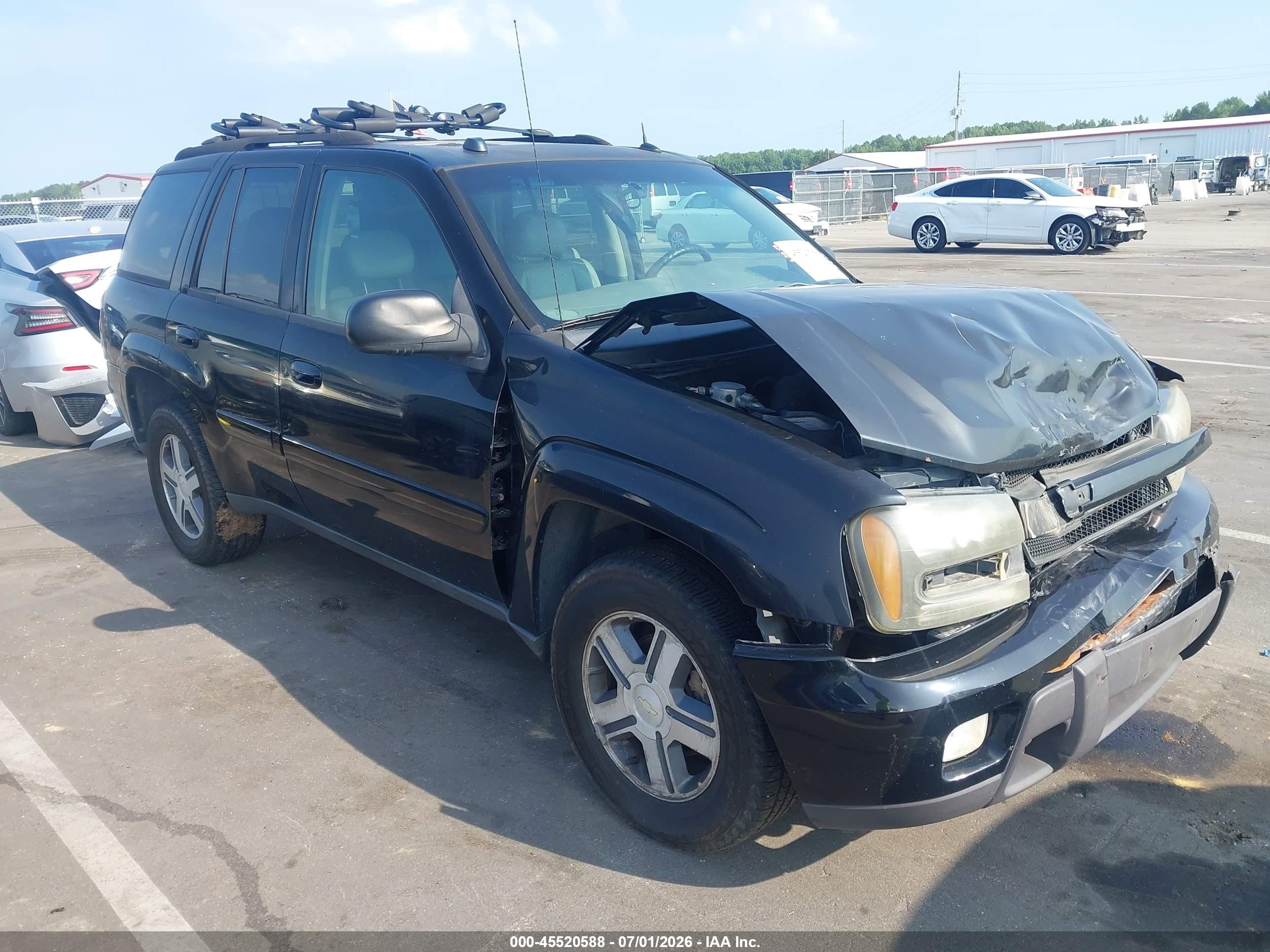 2005 Chevrolet TrailBlazer LS, VIN 1GNDT13S552253085 — Front end