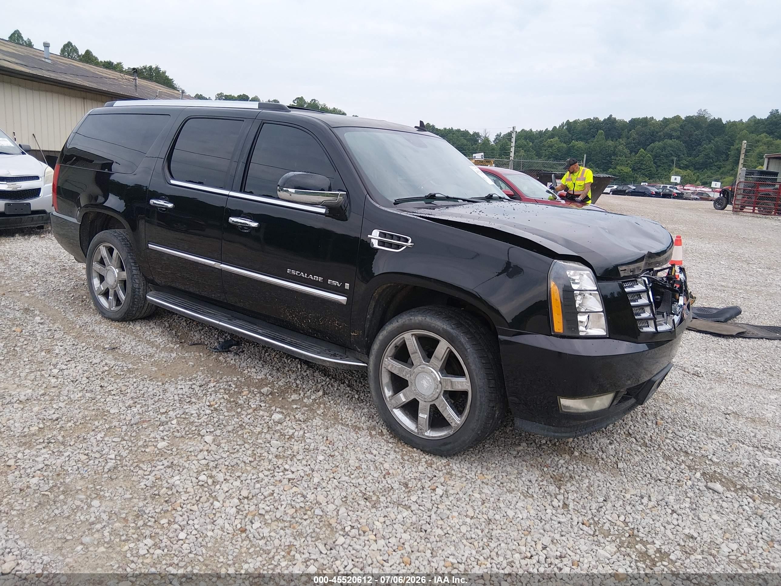 2008 Cadillac Escalade ESV, VIN 1GYFK66858R247214 — Перед