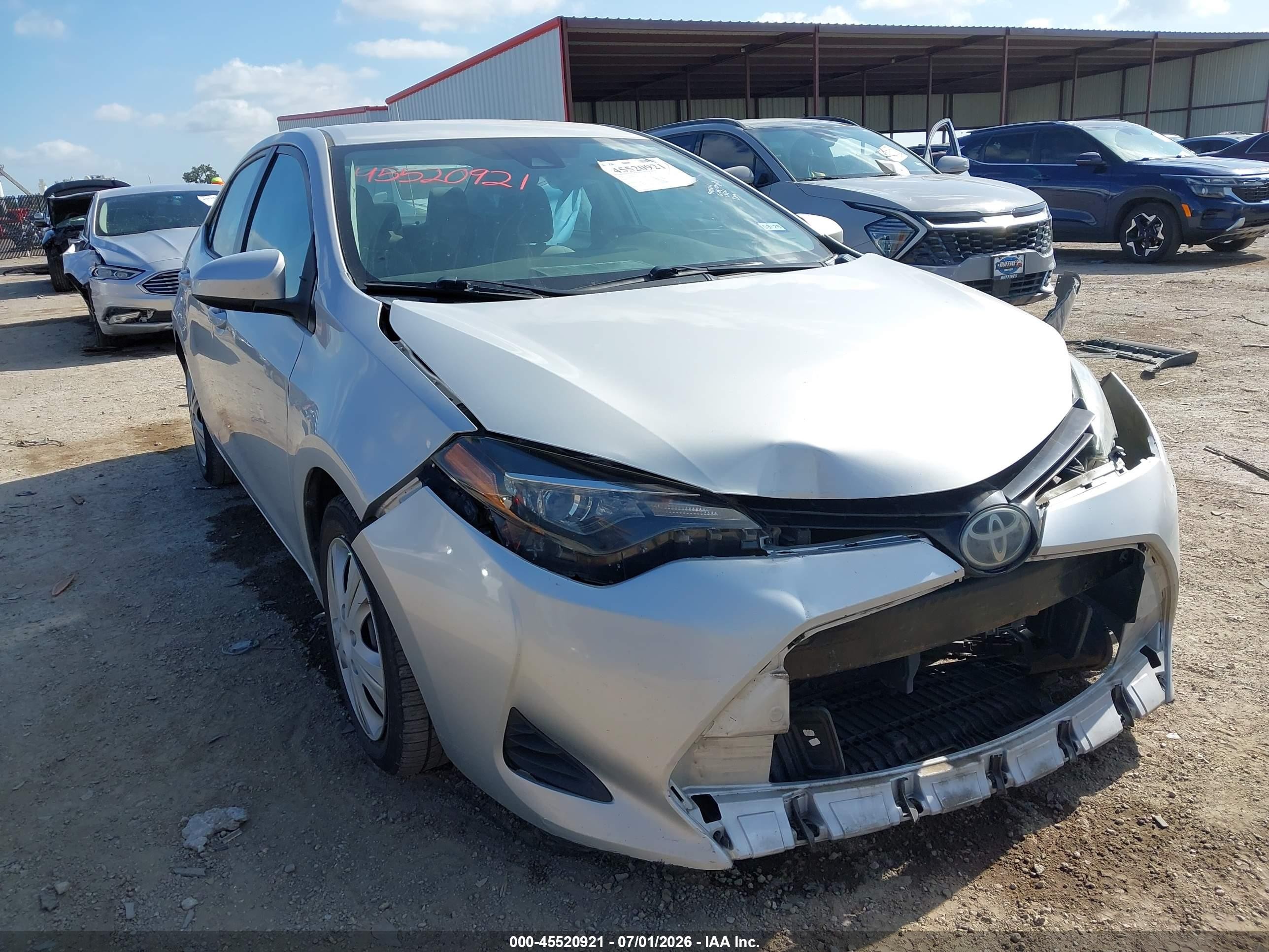 2019 Toyota Corolla LE, VIN 2T1BURHE6KC207051 — Front end