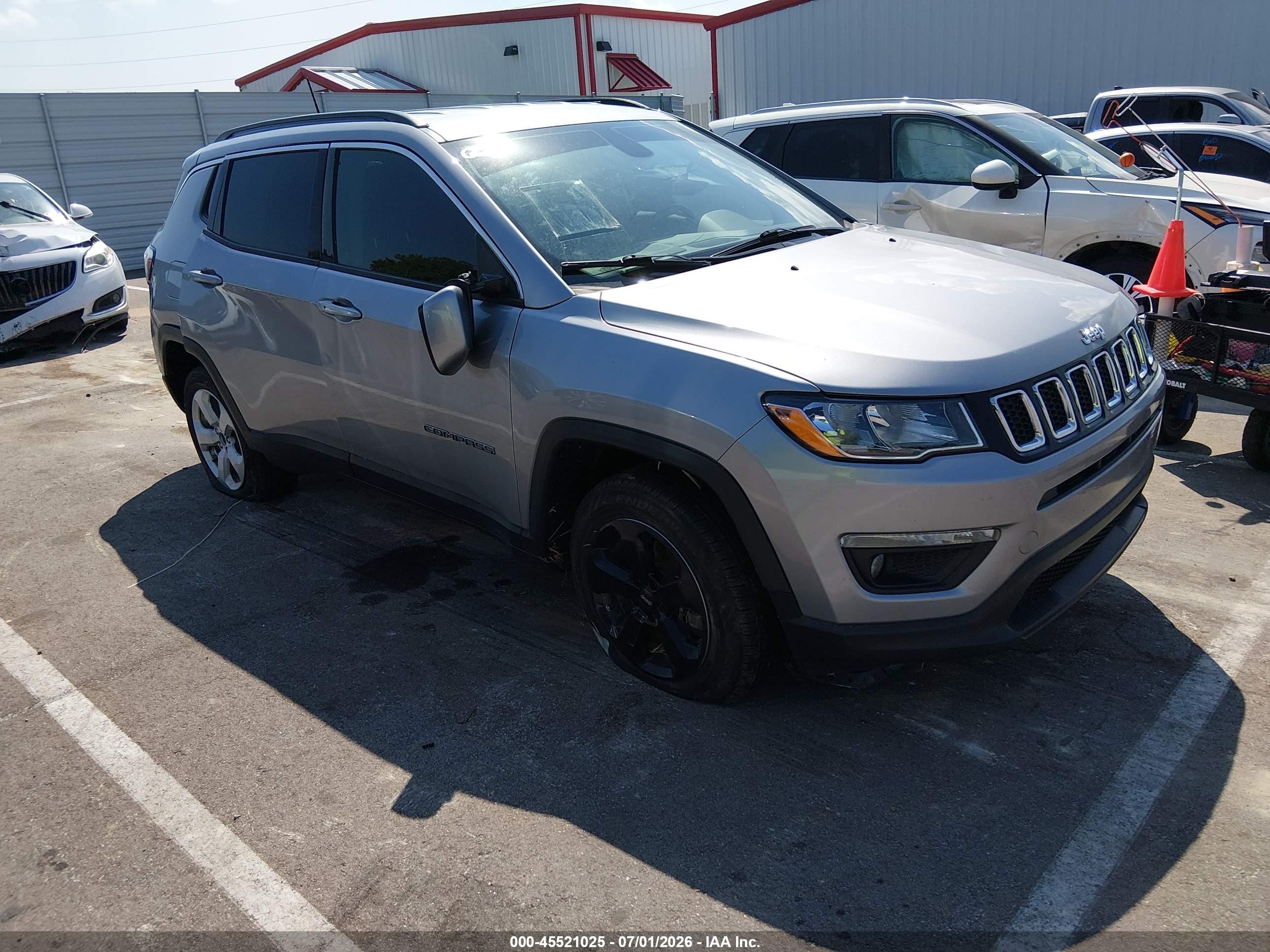 2019 Jeep Compass Latitude, VIN 3C4NJDBB3KT596784 — Бок