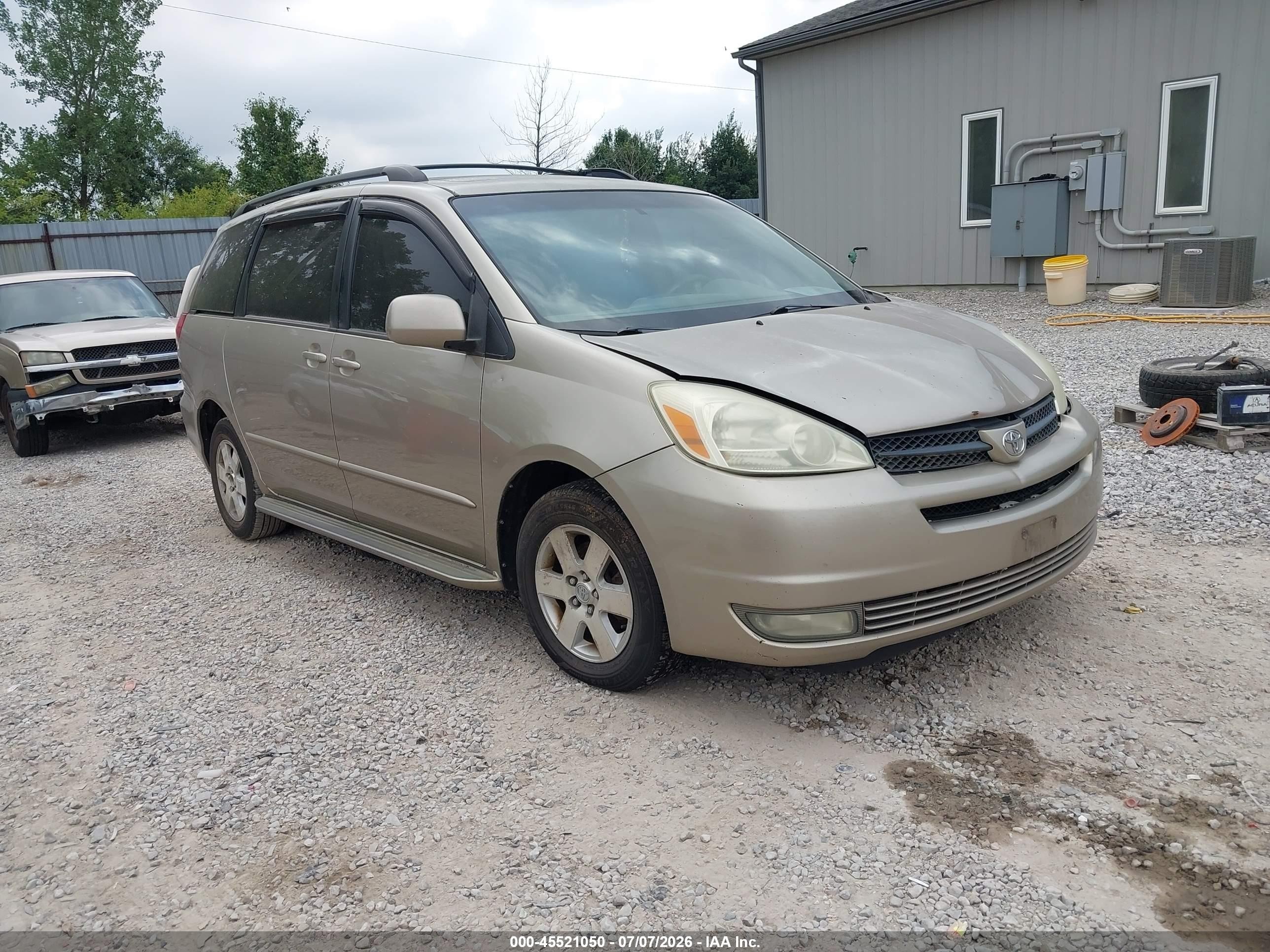 2004 Toyota Sienna XLE, VIN 5TDZA22CX4S095659 — Normal wear