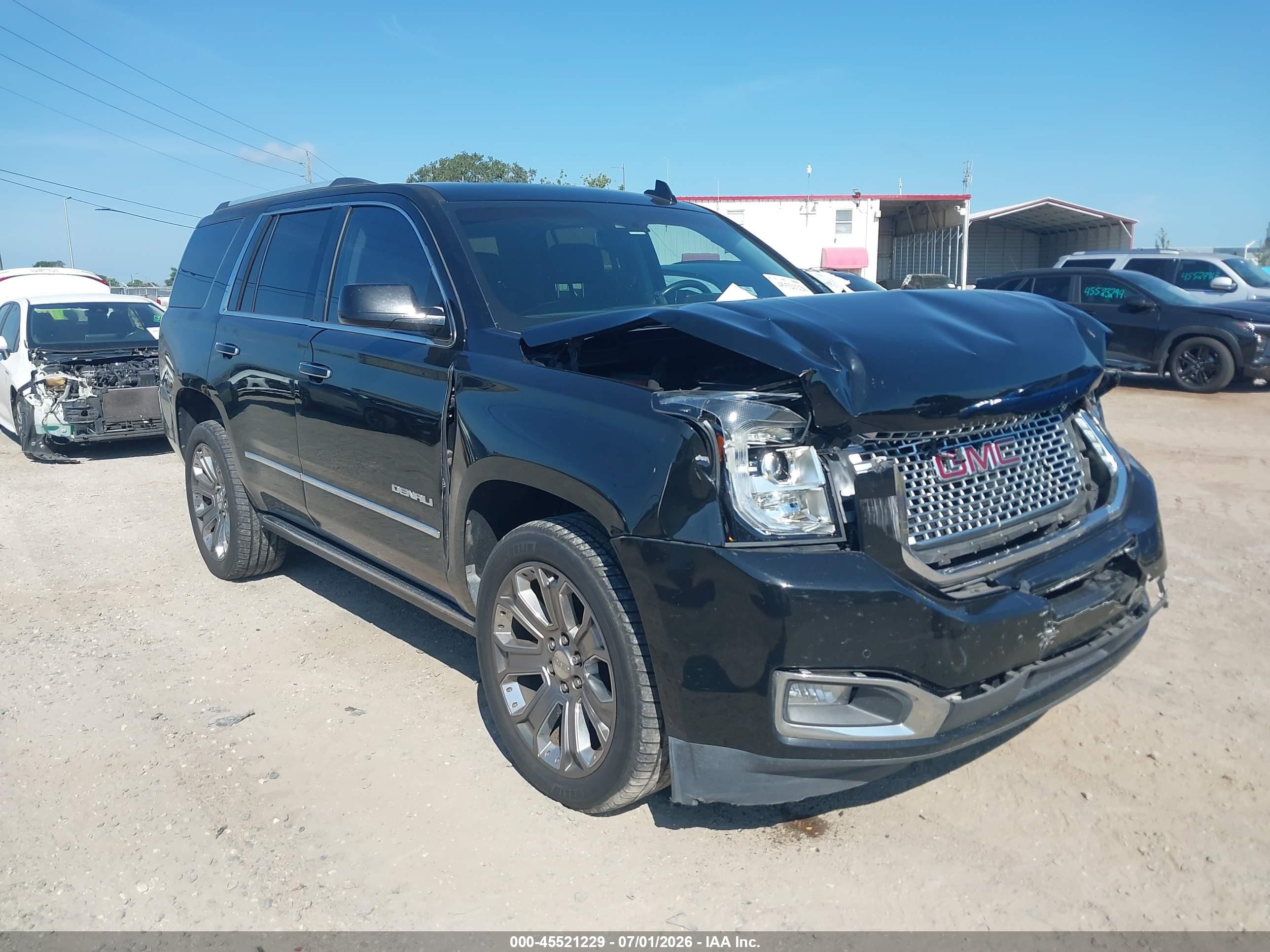 2016 GMC Yukon Denali, VIN 1GKS2CKJXGR101180 — Перед