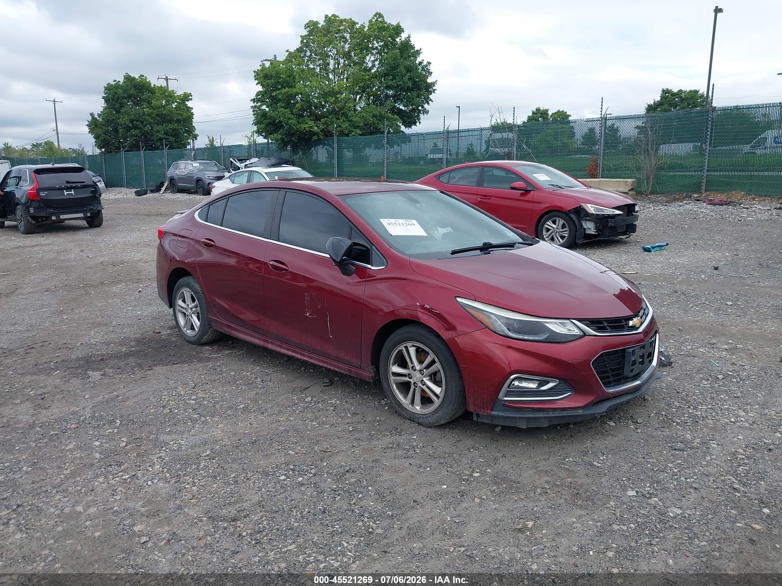 2016 Chevrolet Cruze LT, VIN 1G1BE5SM4G7249113 — Front end