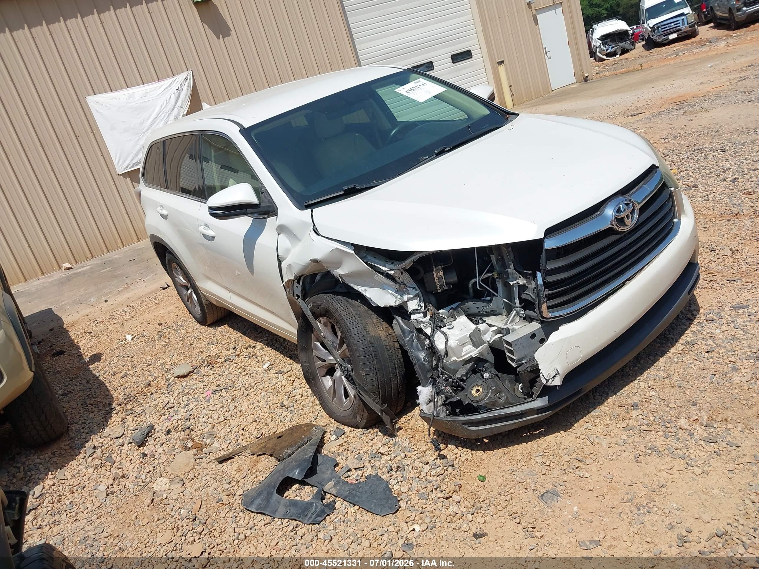 2015 Toyota Highlander LE Plus, VIN 5TDZKRFH5FS079903 — Front end