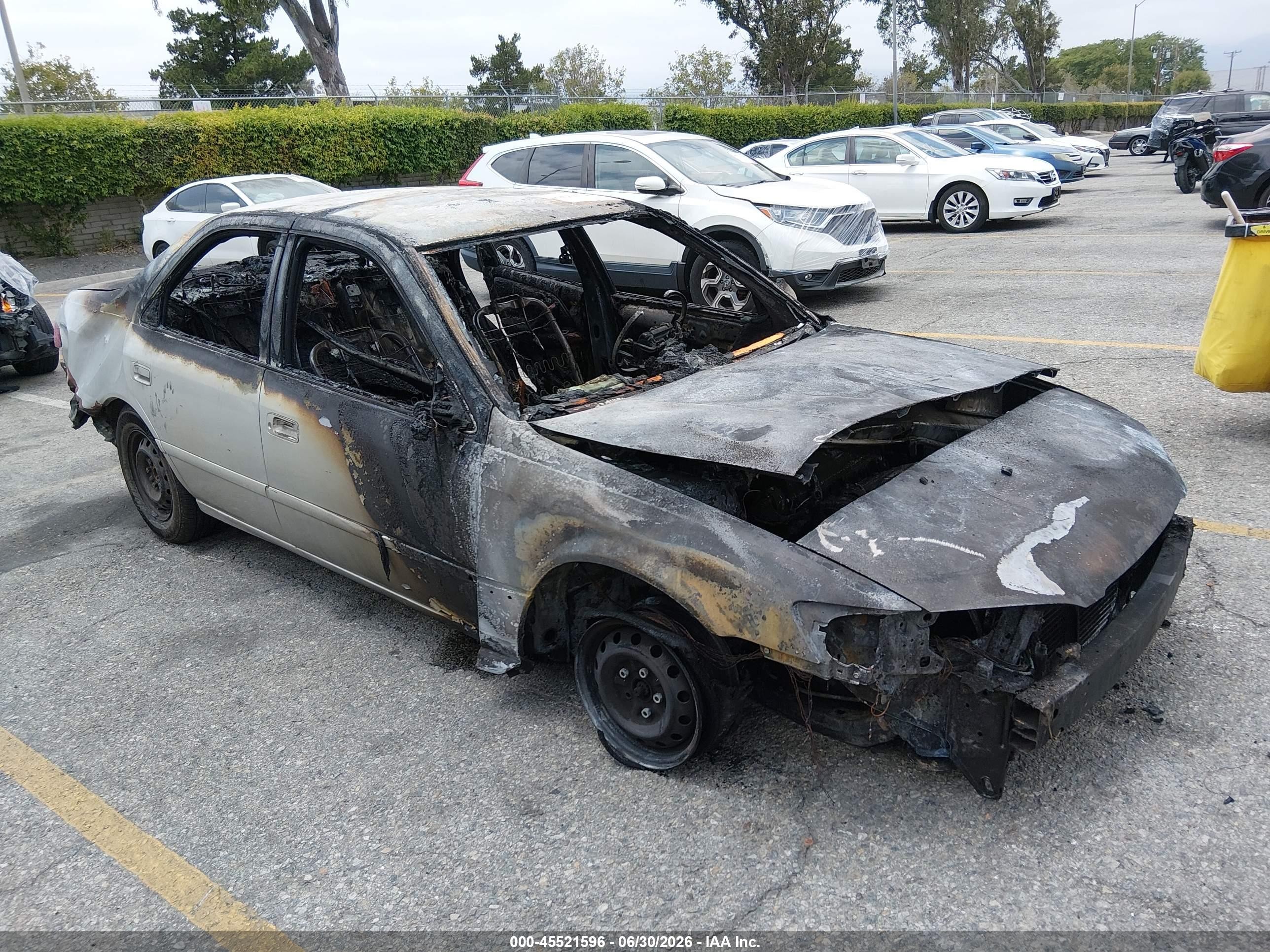 2000 Toyota Camry LE, VIN 4T1BG22K0YU710434 — Burn