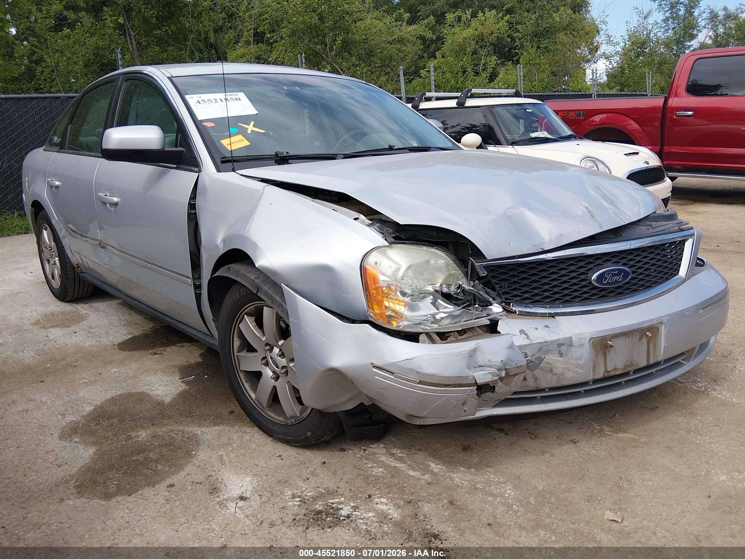 2005 Ford Five Hundred SEL, VIN 1FAFP24165G140580 — Перед