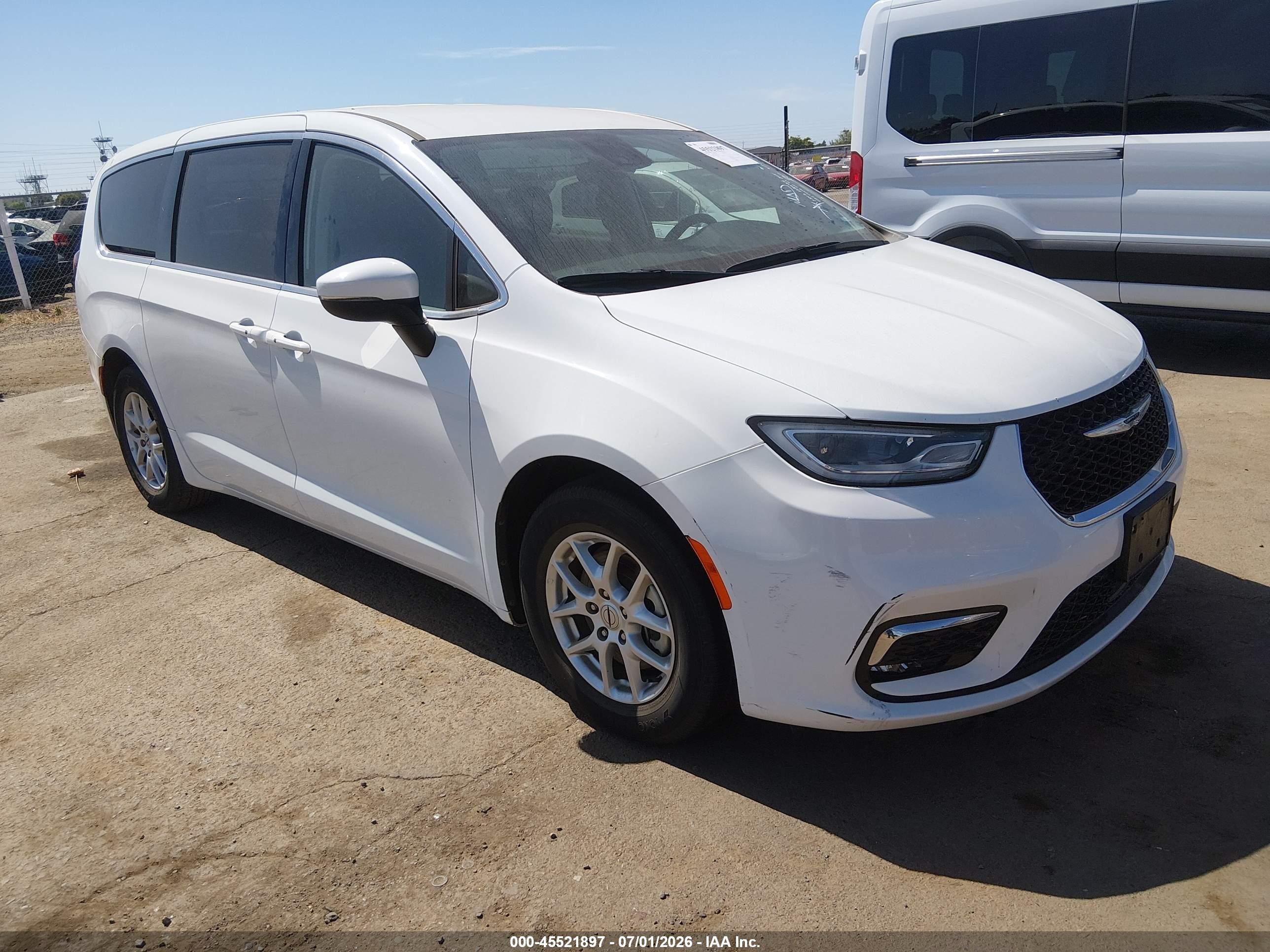 2023 Chrysler Pacifica Touring L, VIN 2C4RC1BGXPR571879 — Normal wear