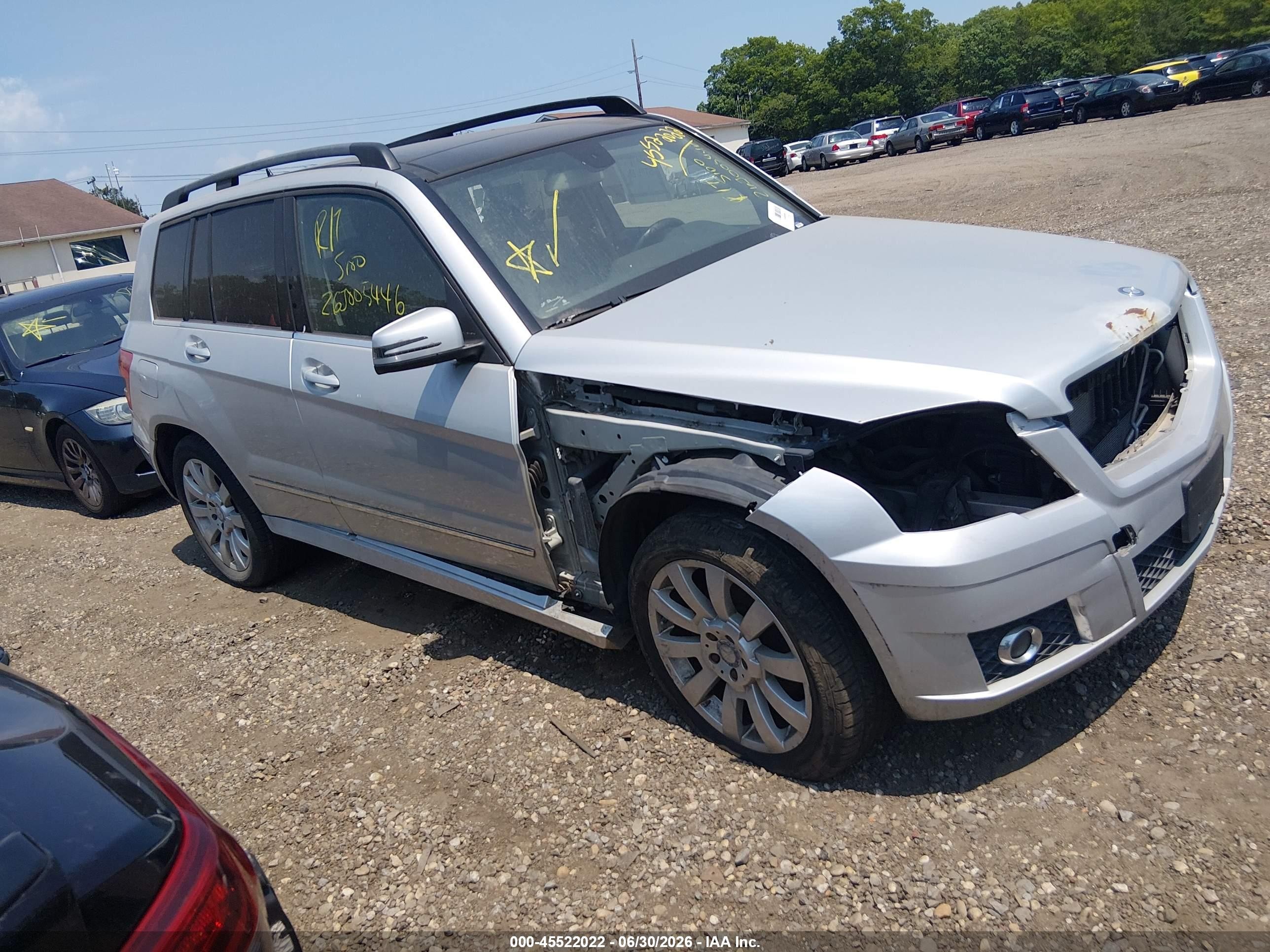 2011 Mercedes-Benz GLK 350, VIN WDCGG8HB7BF678138 — Front end