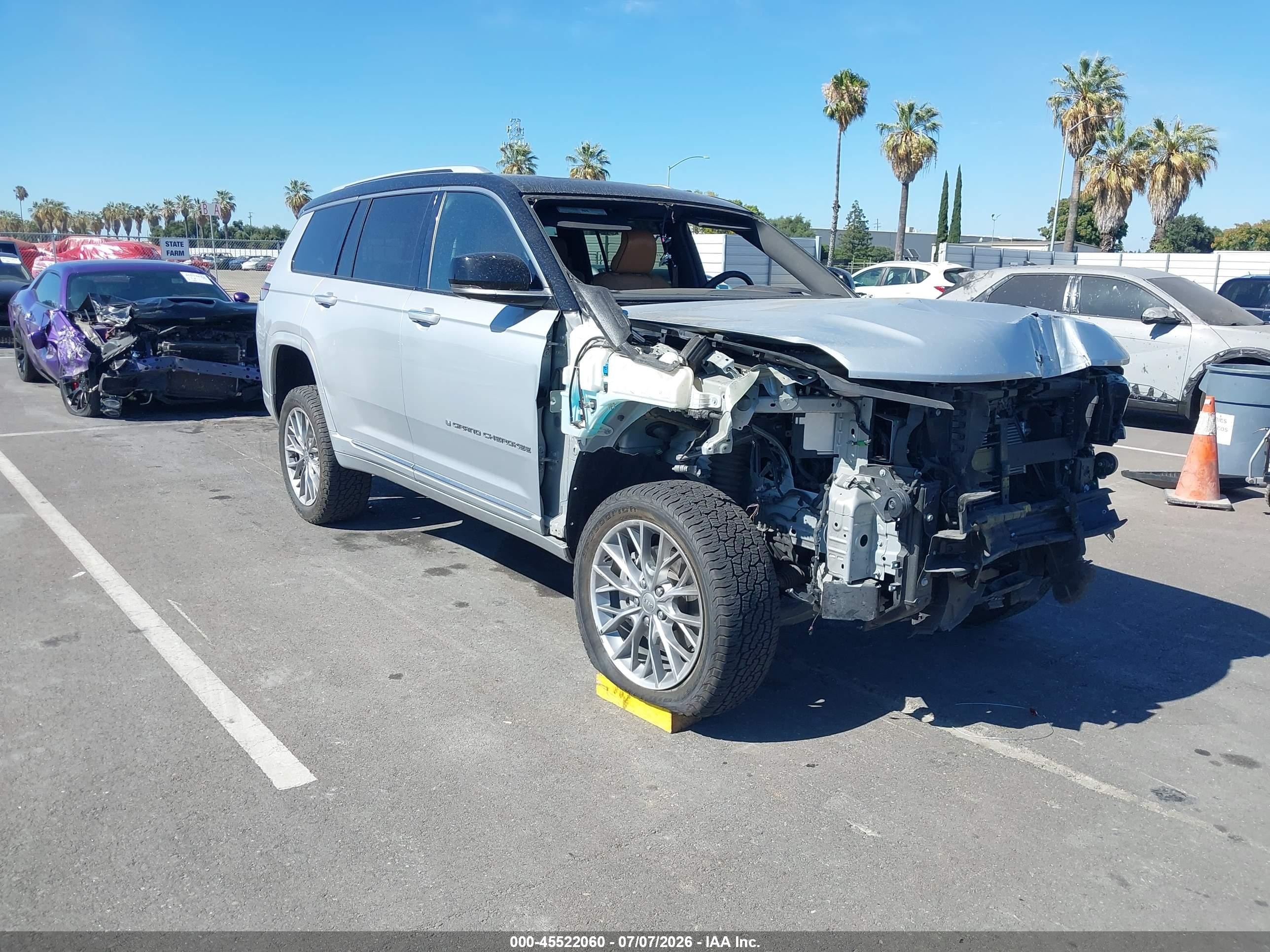 2022 Jeep Grand Cherokee Summit Reserve, VIN 1C4RJKEG4N8549778 — Front end