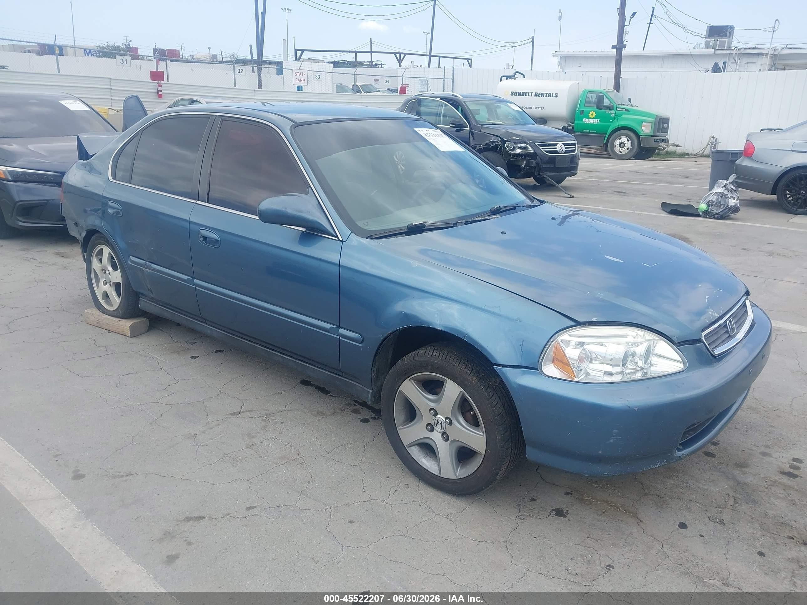 1998 Honda Civic LX, VIN 2HGEJ6577WH500982 — Зад