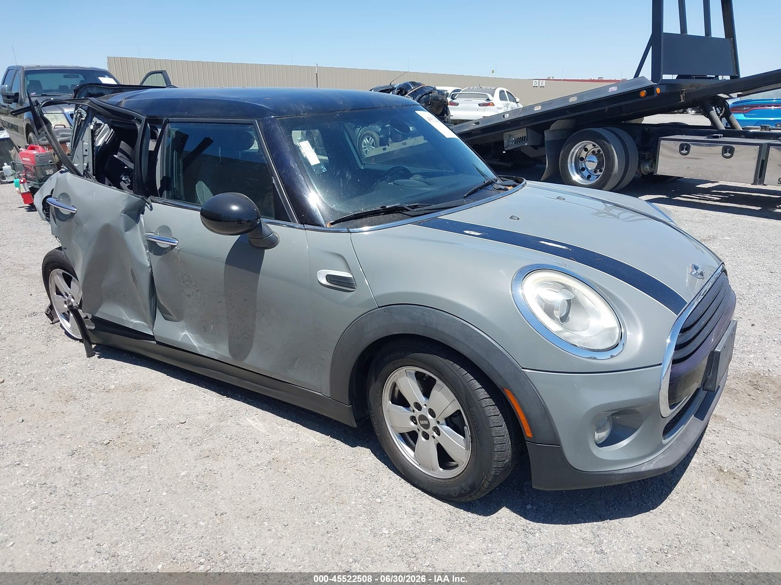 2016 MINI Hardtop 4 Door, VIN WMWXU1C58G2D57618 — Rear end
