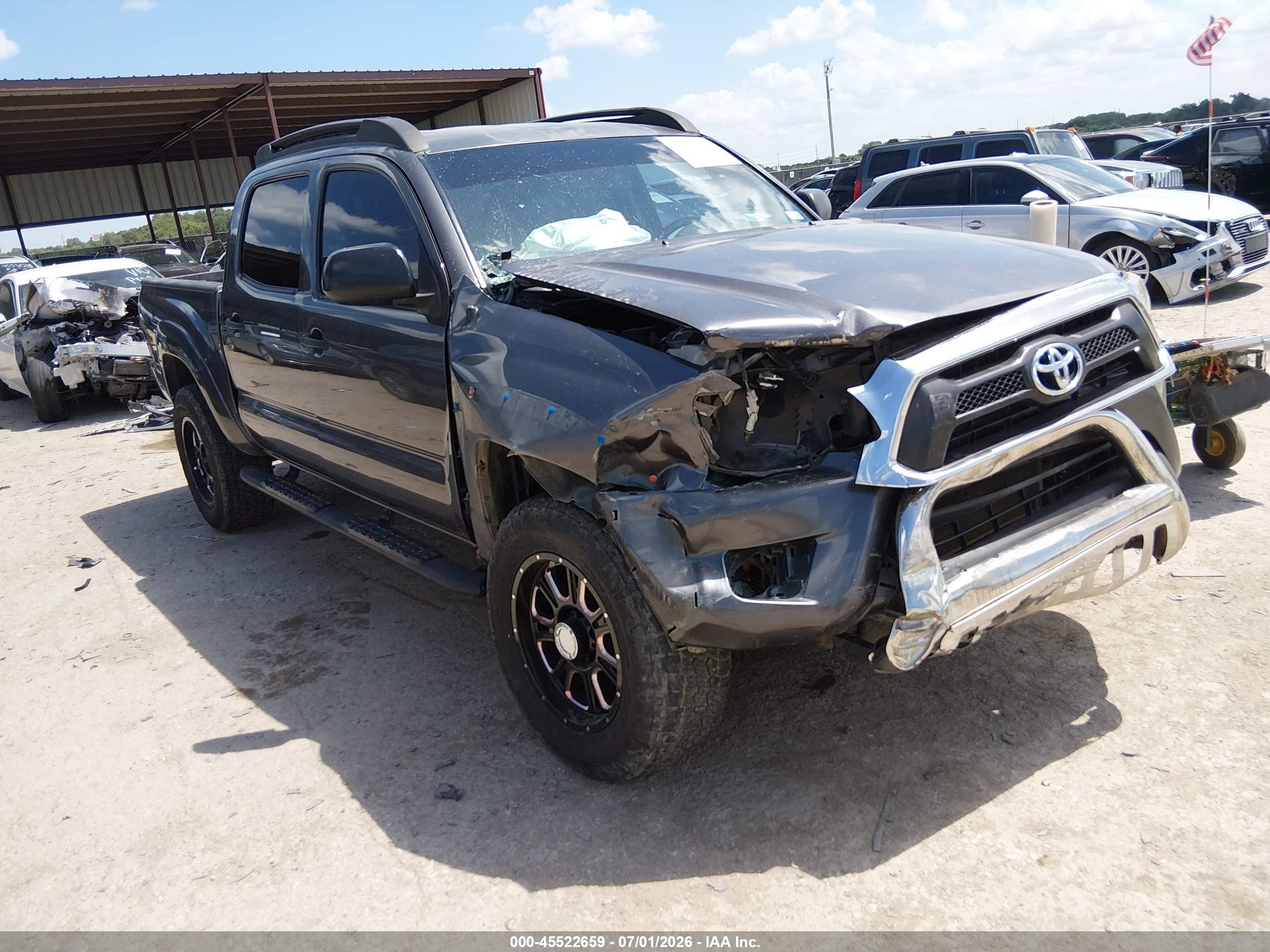 2012 Toyota Tacoma PreRunner, VIN 5TFJU4GN5CX028180 — Front end