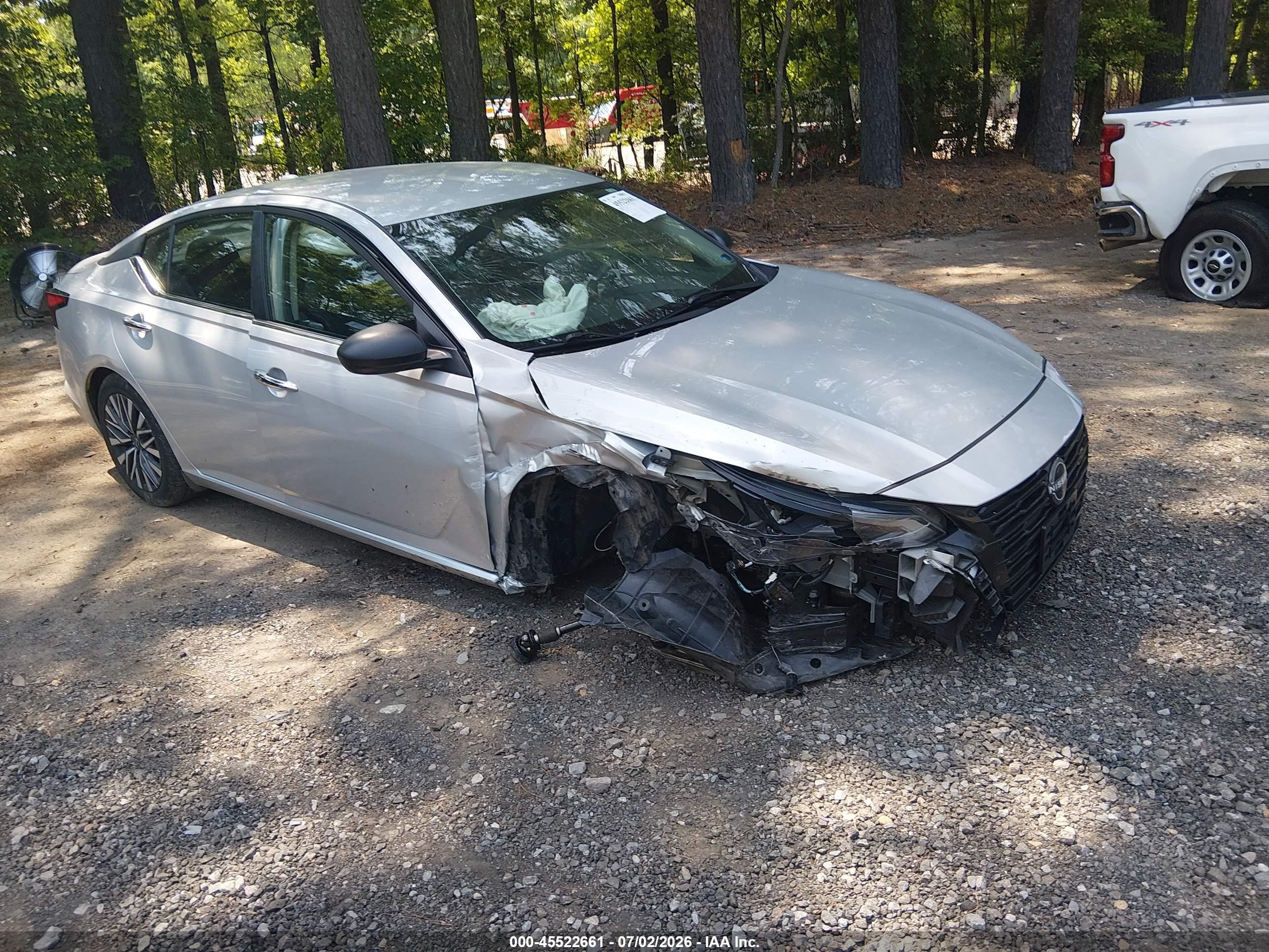 2024 Nissan Altima SV, VIN 1N4BL4DV0RN328232 — Front end