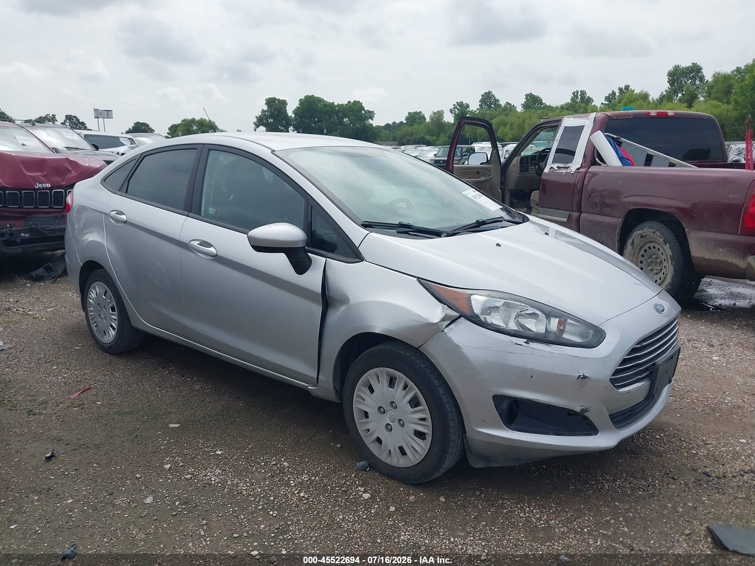 2017 Ford Fiesta S, VIN 3FADP4AJ1HM156249 — Front end