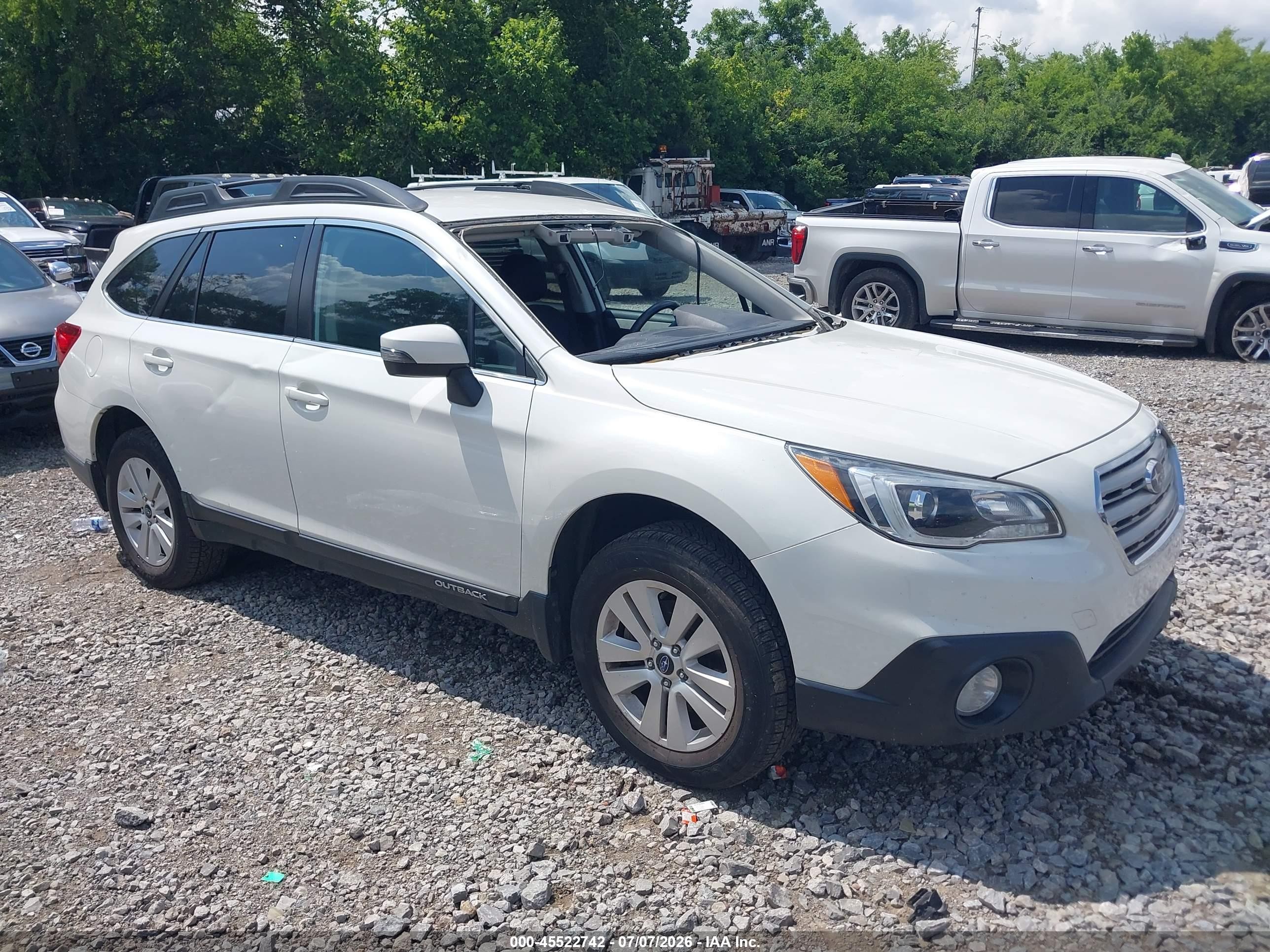 2016 Subaru Outback Premium, VIN 4S4BSBFC1G3234703 — Front end