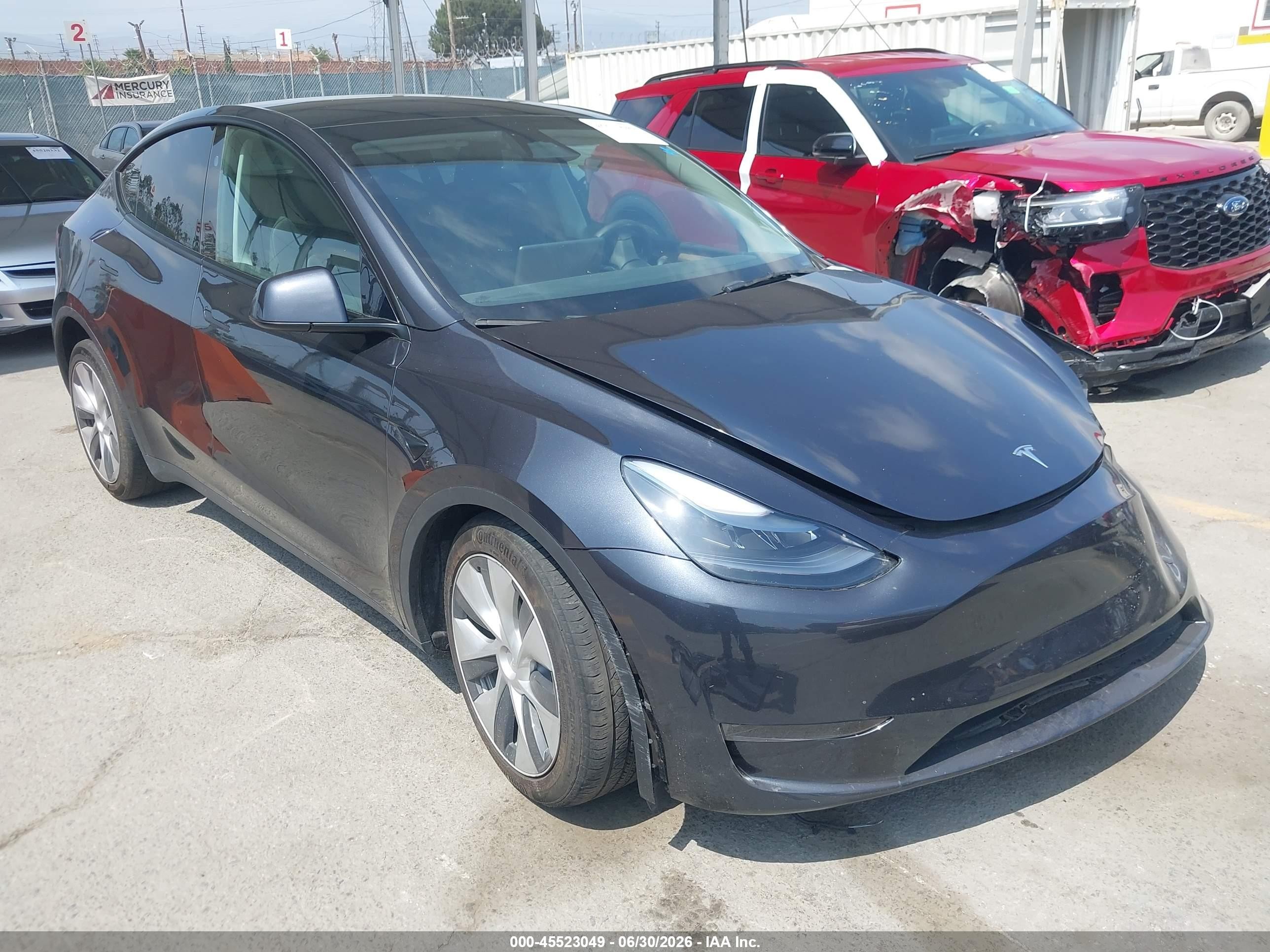 2024 Tesla Model Y, VIN 7SAYGDED2RF050630 — Side