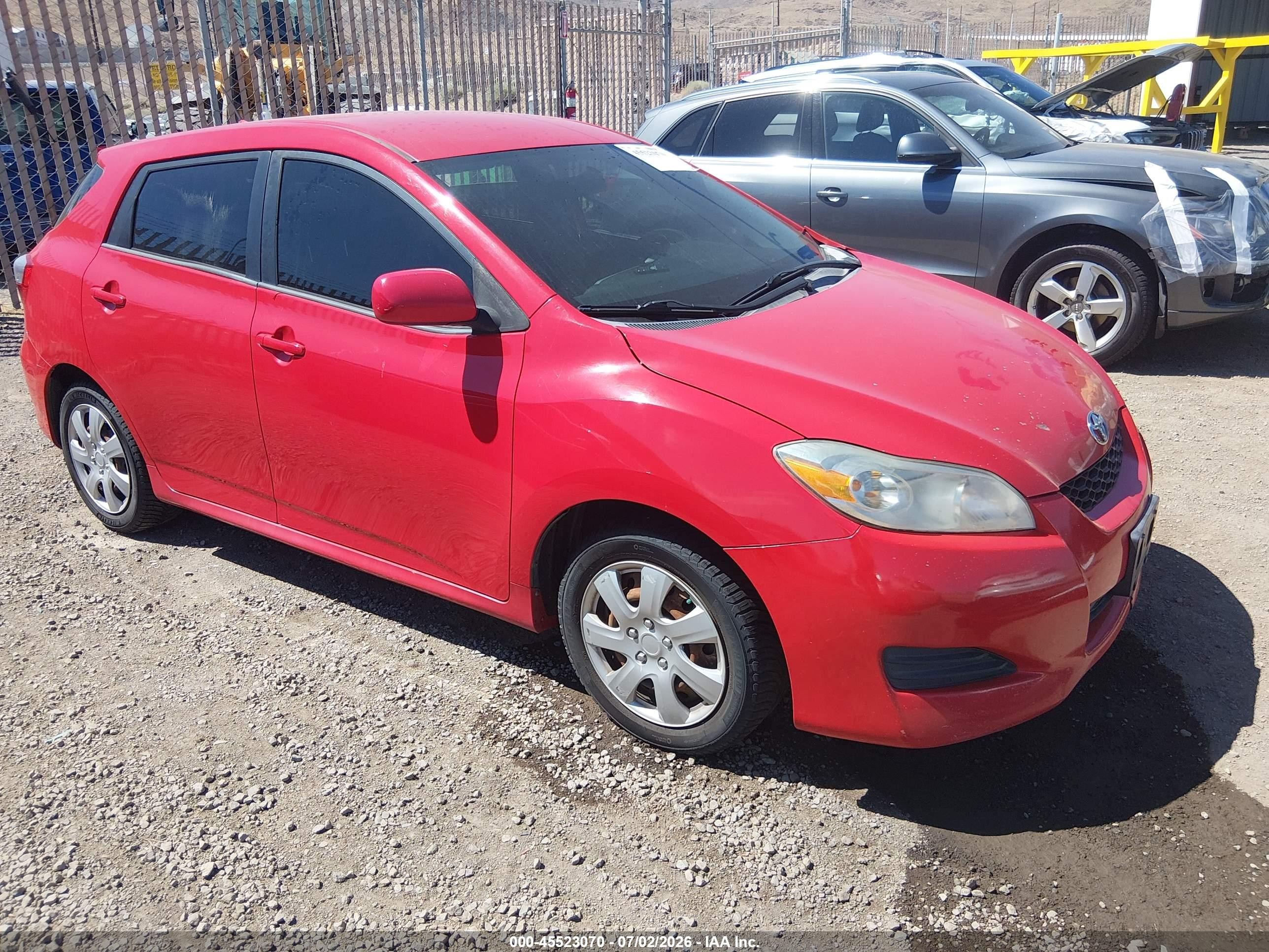 2009 Toyota Matrix, VIN 2T1KU40E19C135457 — Side