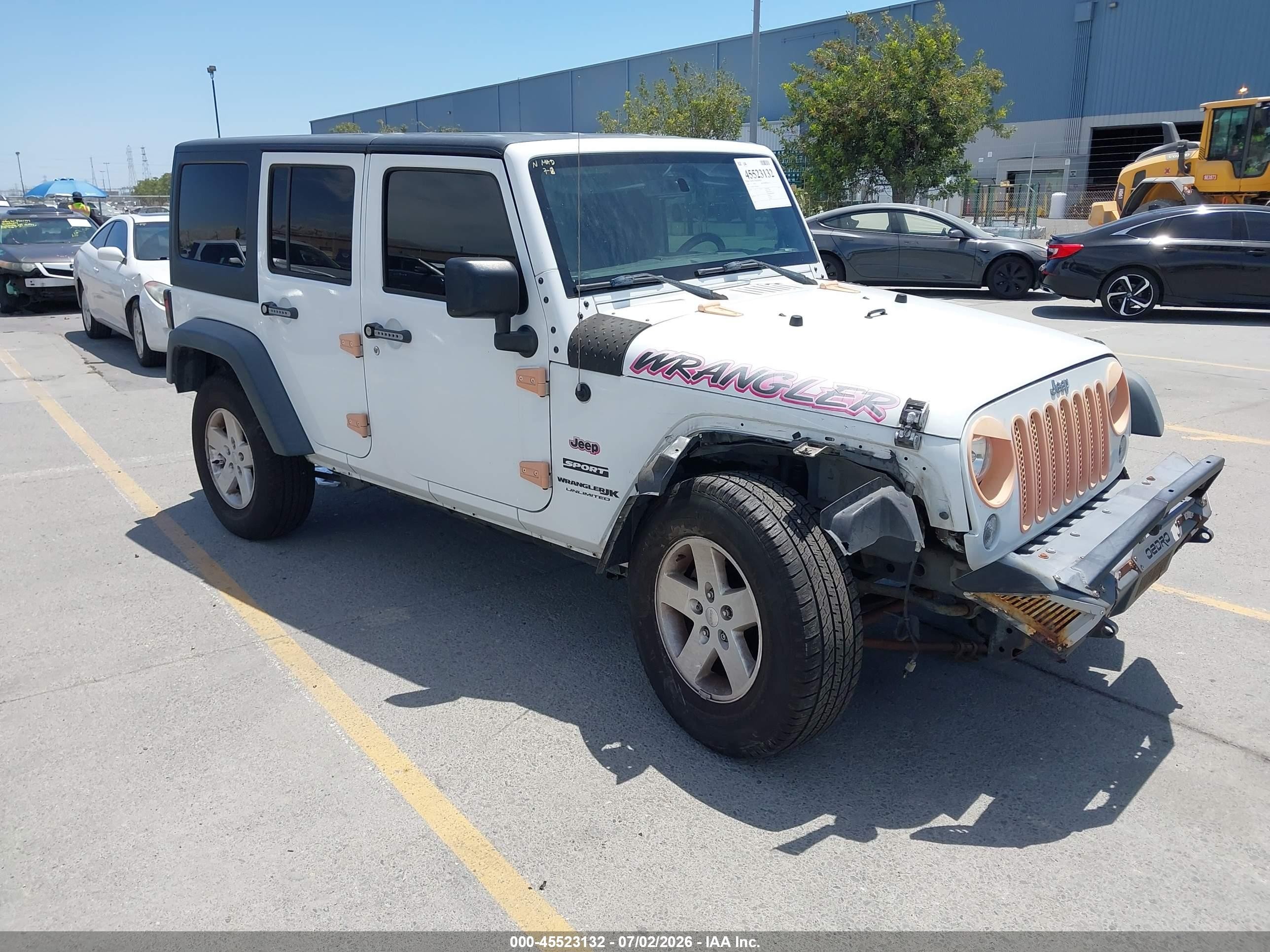 2018 Jeep Wrangler Unlimited Freedom, VIN 1C4BJWDG7JL882400 — Front end