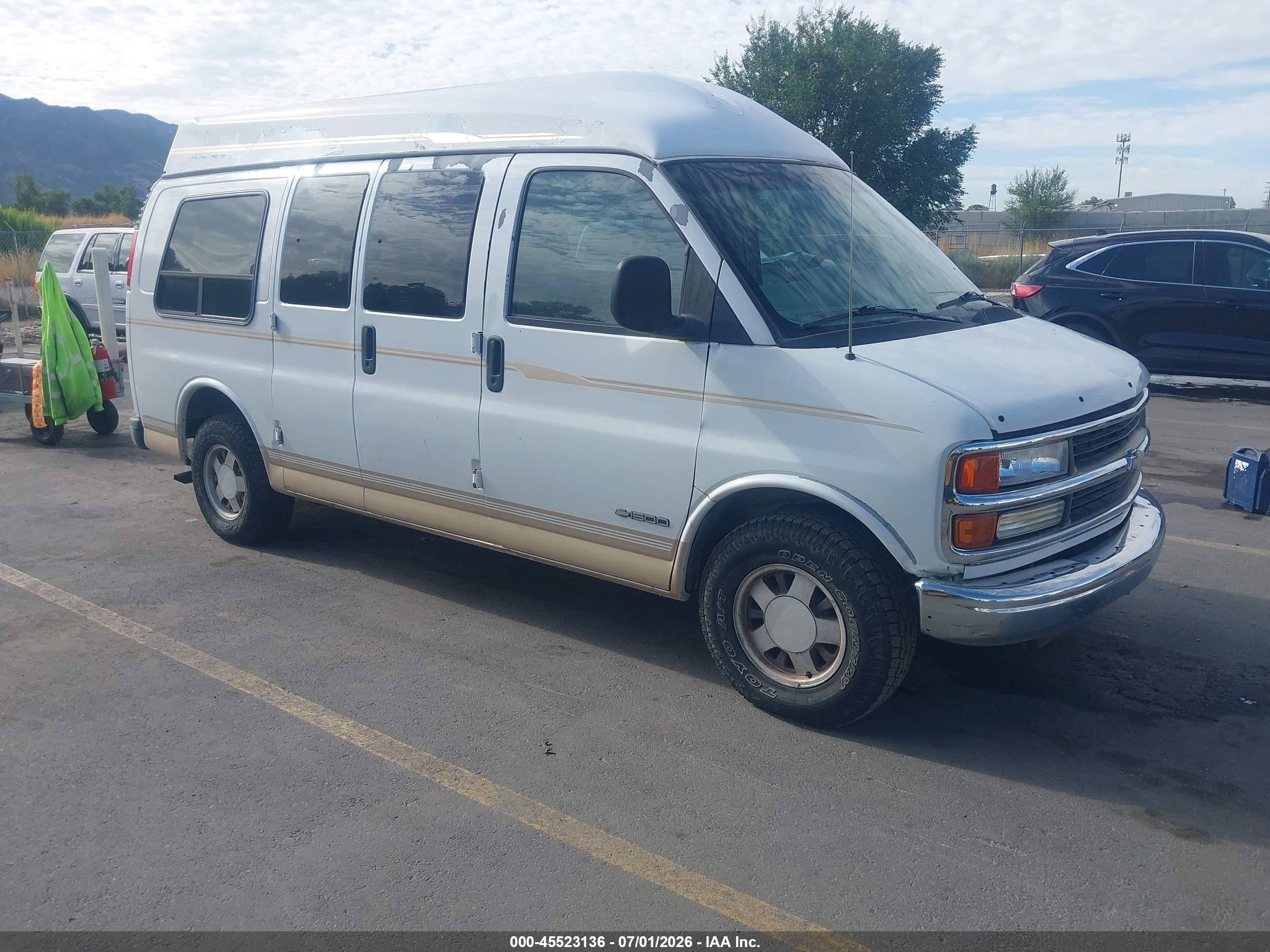 1999 Chevrolet Express, VIN 1GBFG15R4X1030520 — Normal wear